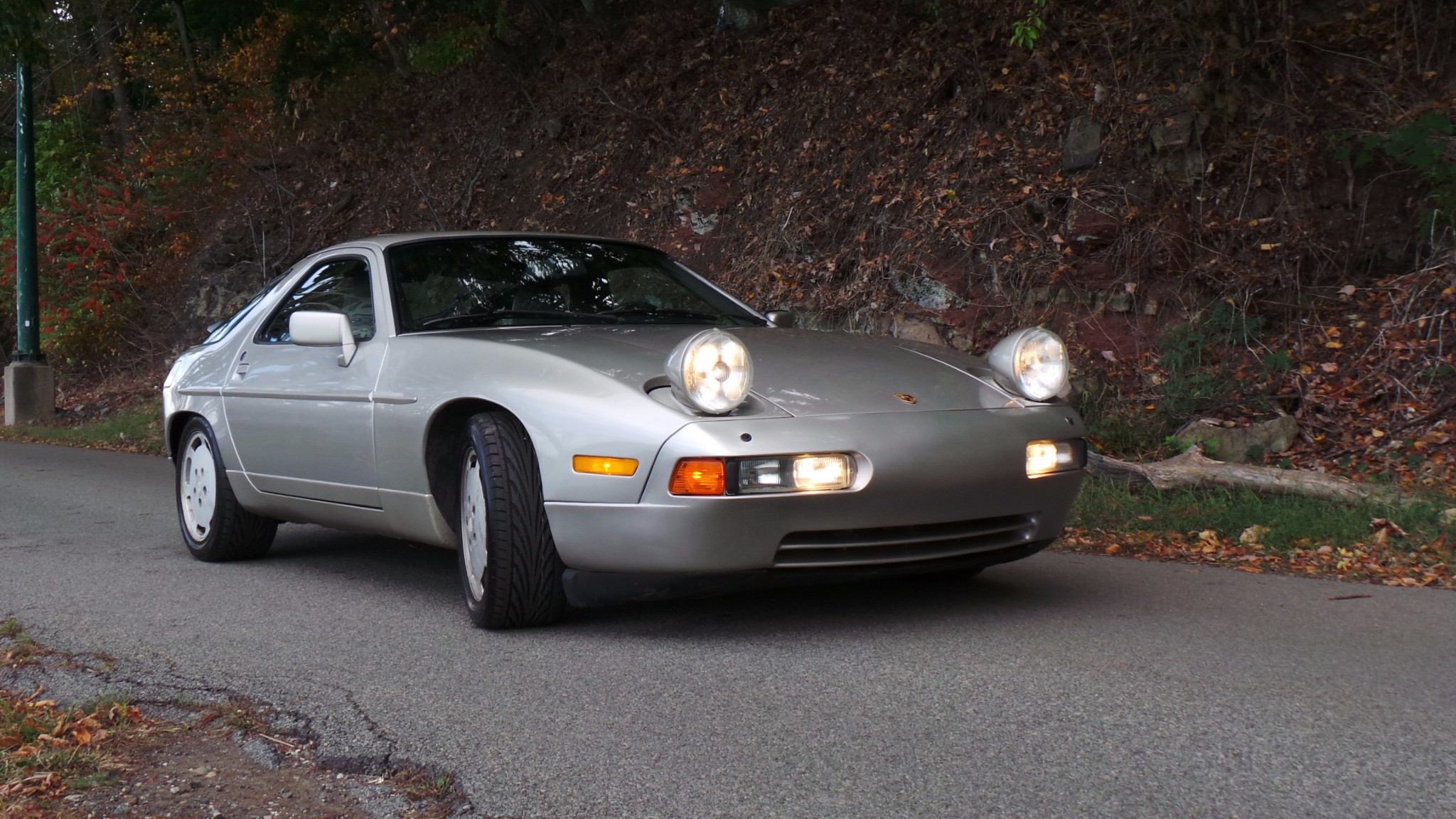 Porsche 928 S4 Wallpapers