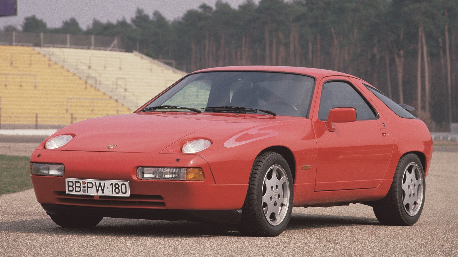 Porsche 928 S4 Wallpapers