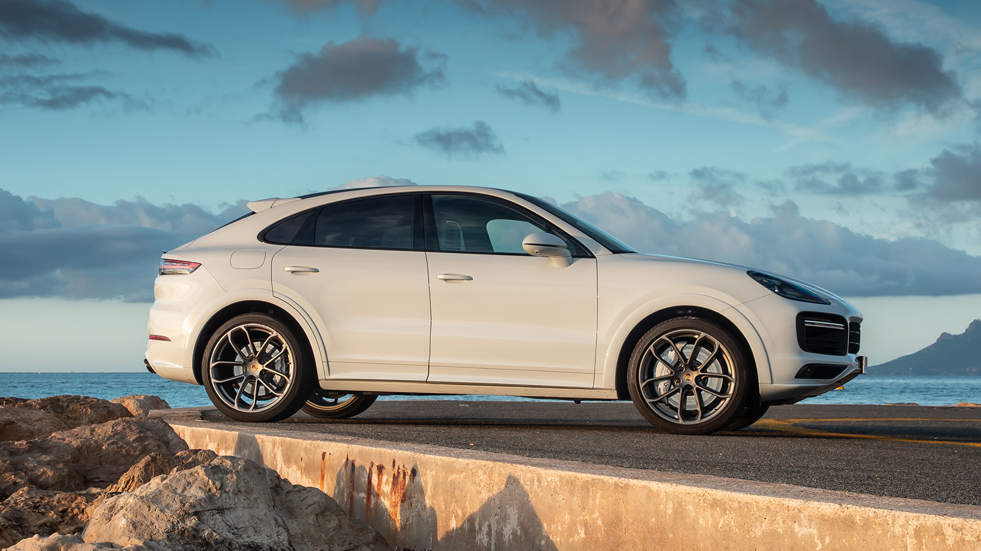 Porsche Cayenne 2020 Coupe Wallpapers