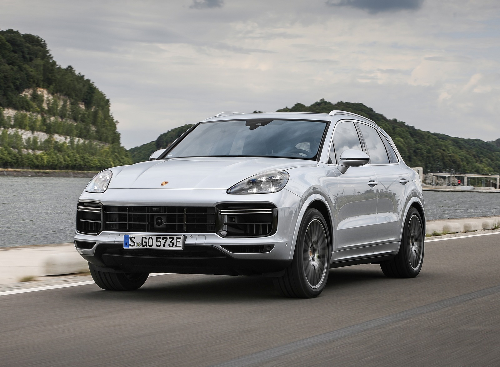 Porsche Cayenne E-Hybrid Wallpapers