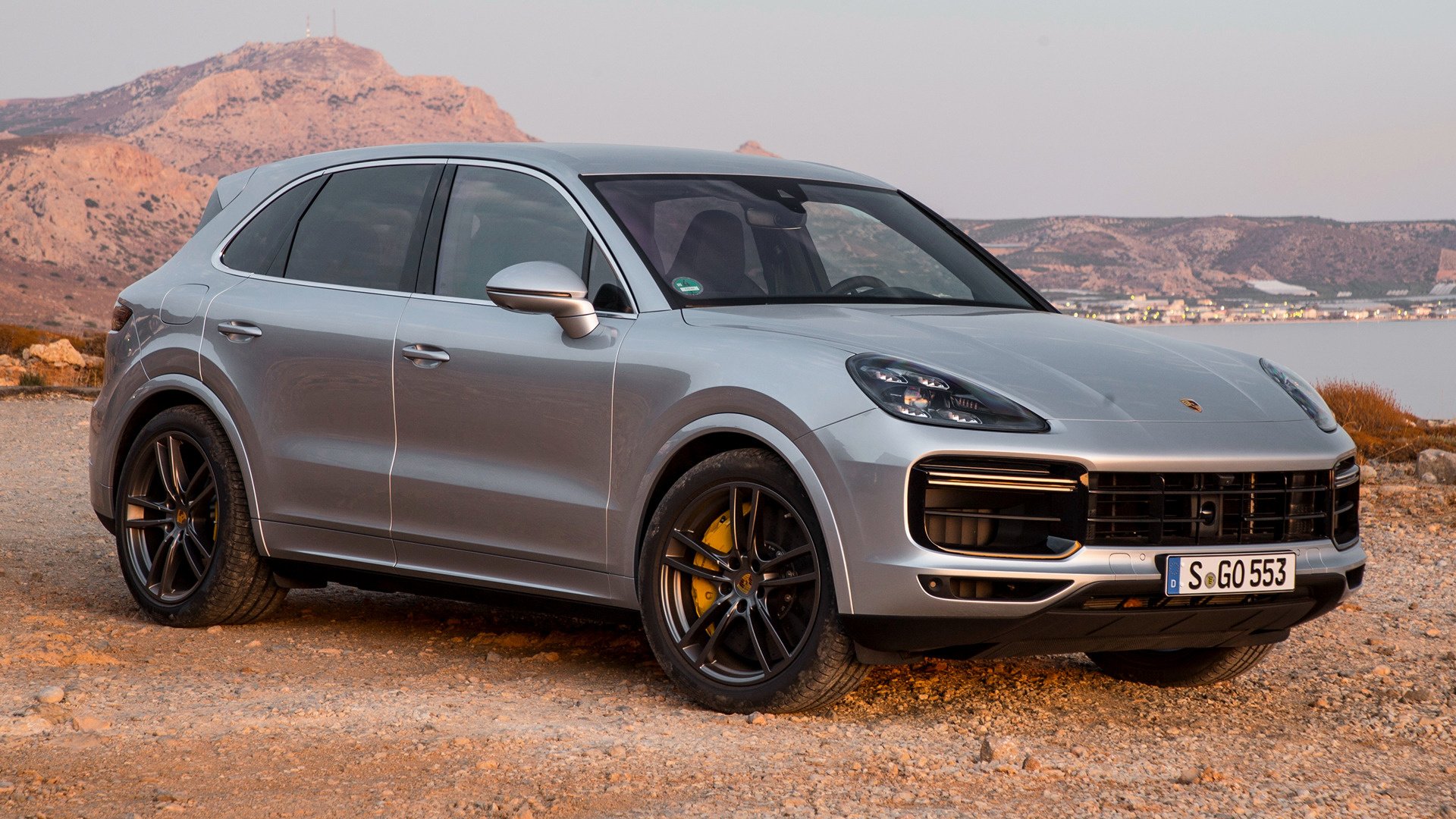 Porsche Cayenne Turbo S Wallpapers