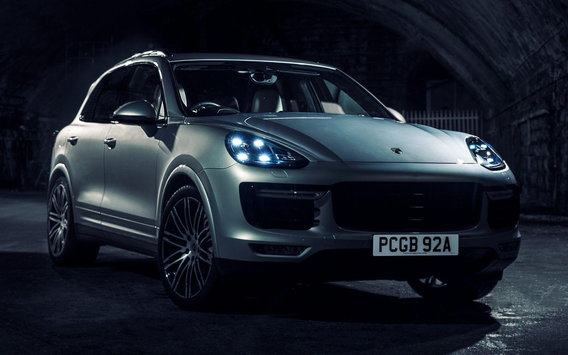 Porsche Cayenne Turbo S Wallpapers