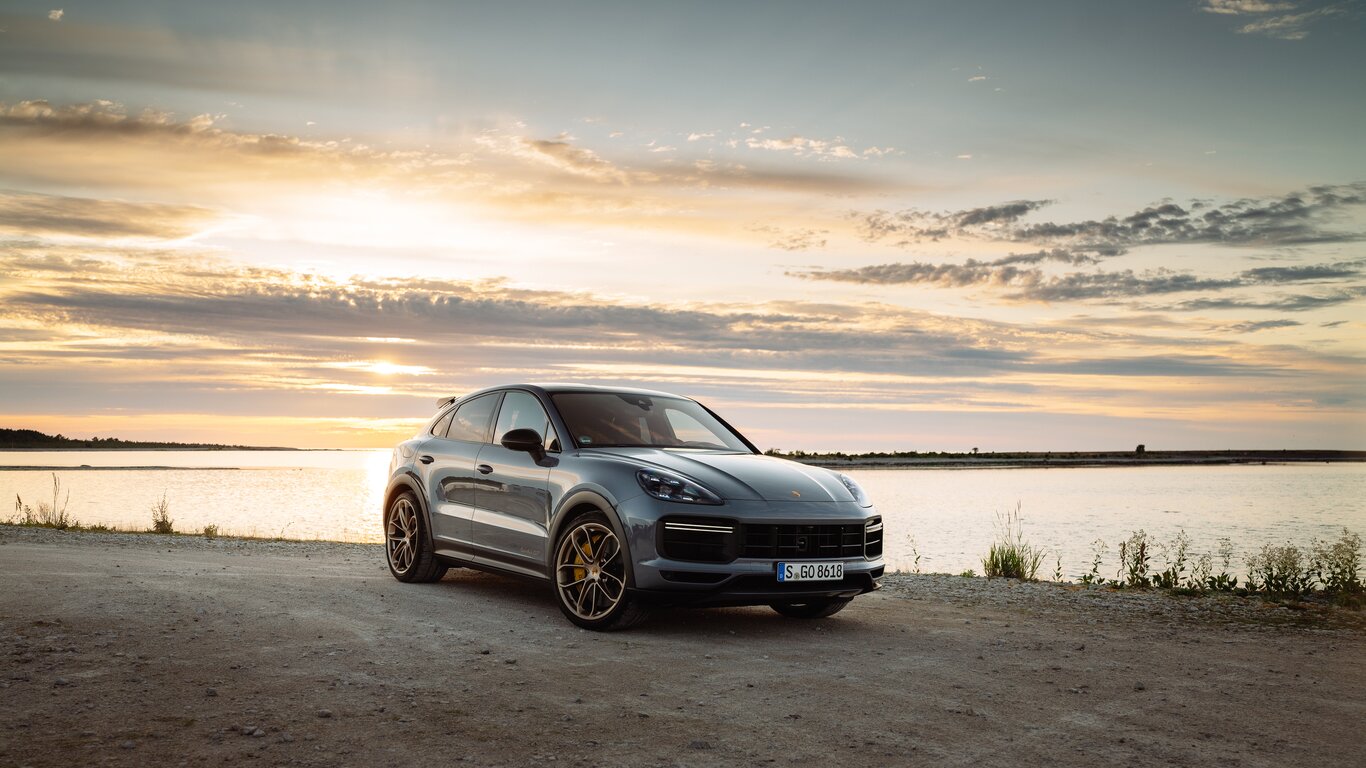 Porsche Cayenne Turbo S Wallpapers