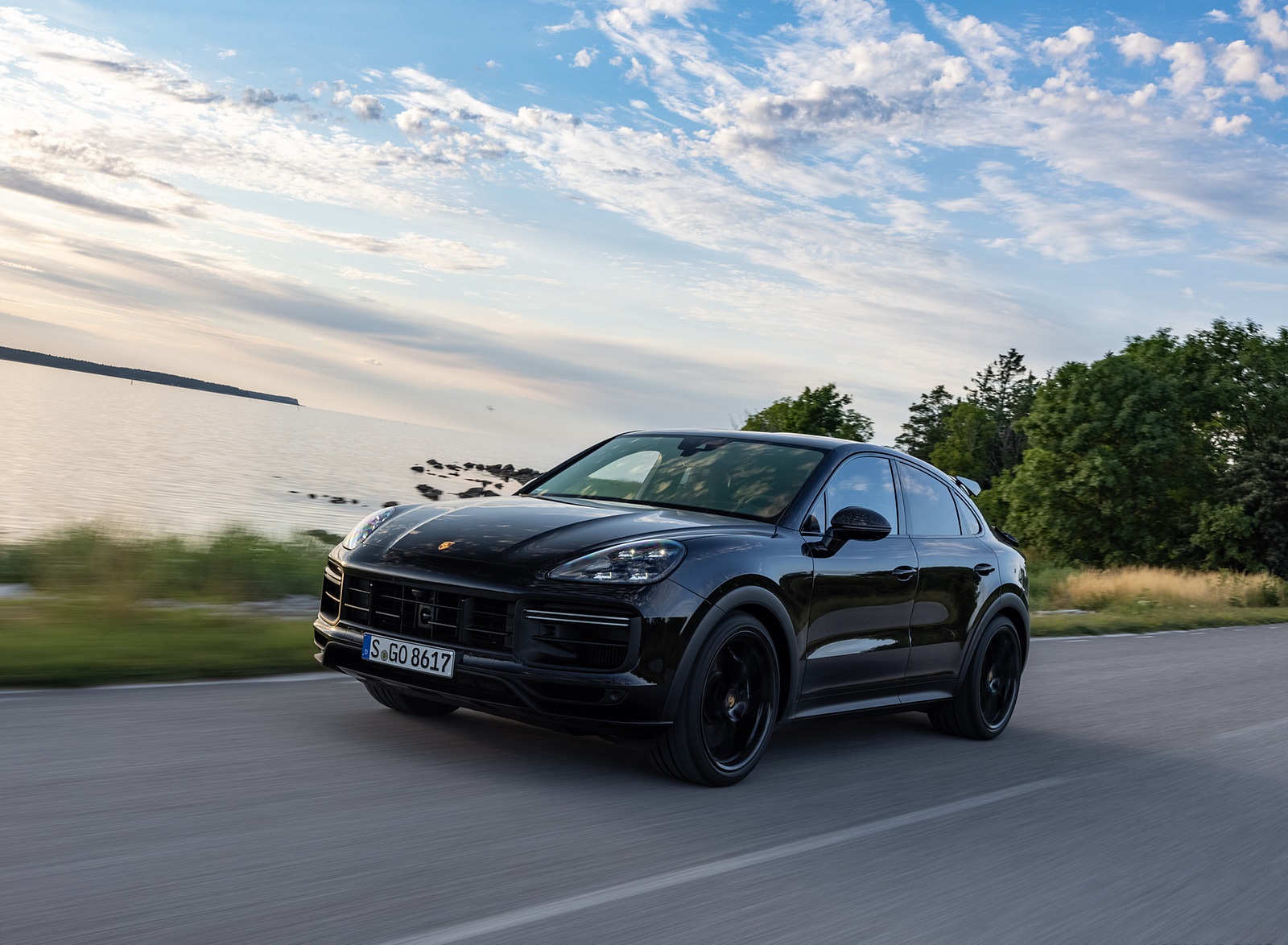 Porsche Cayenne Turbo S Wallpapers