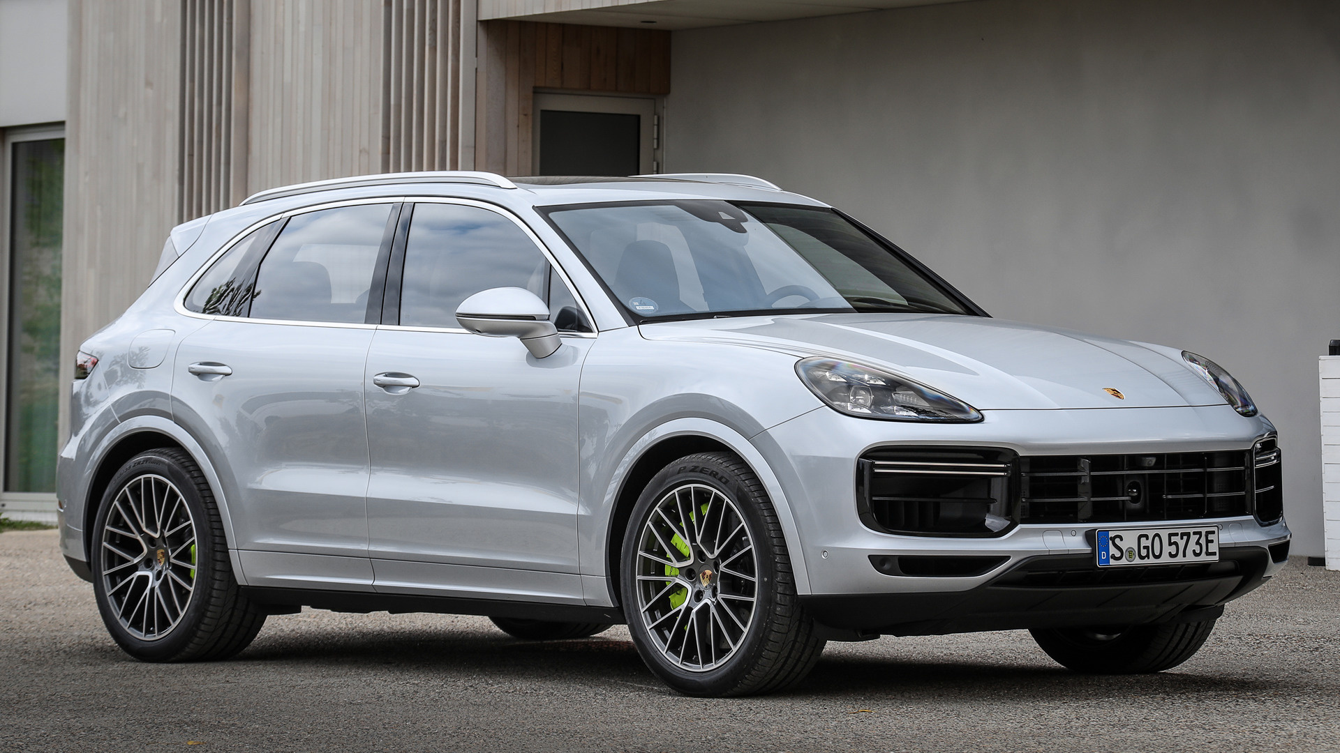 Porsche Cayenne Turbo S Wallpapers