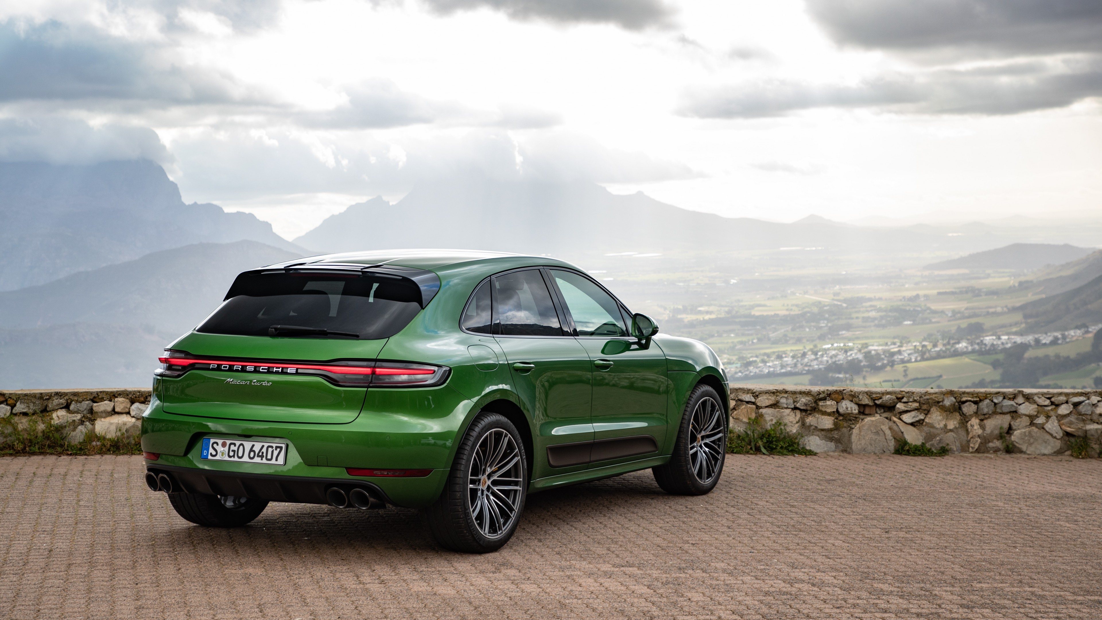 Porsche Macan S Wallpapers