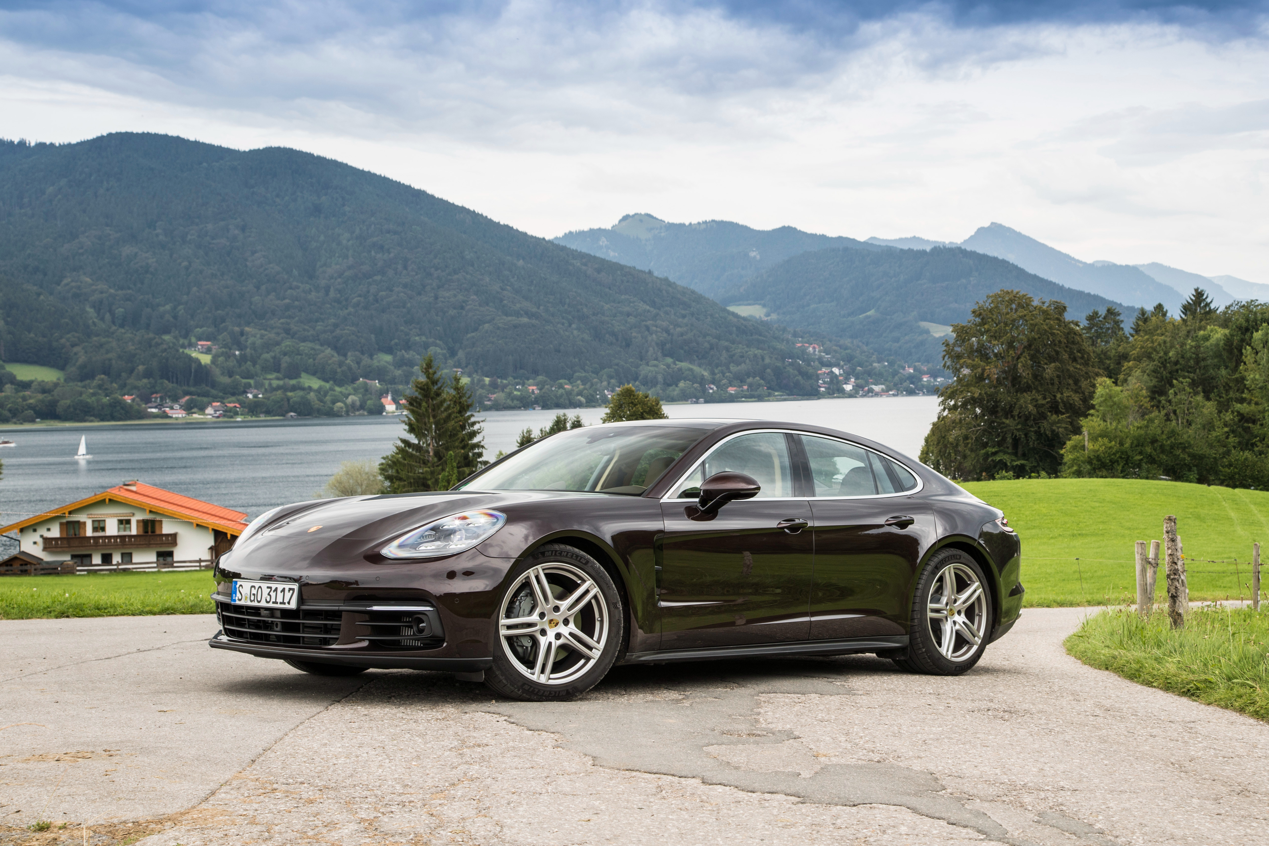 Porsche Panamera 4S Wallpapers