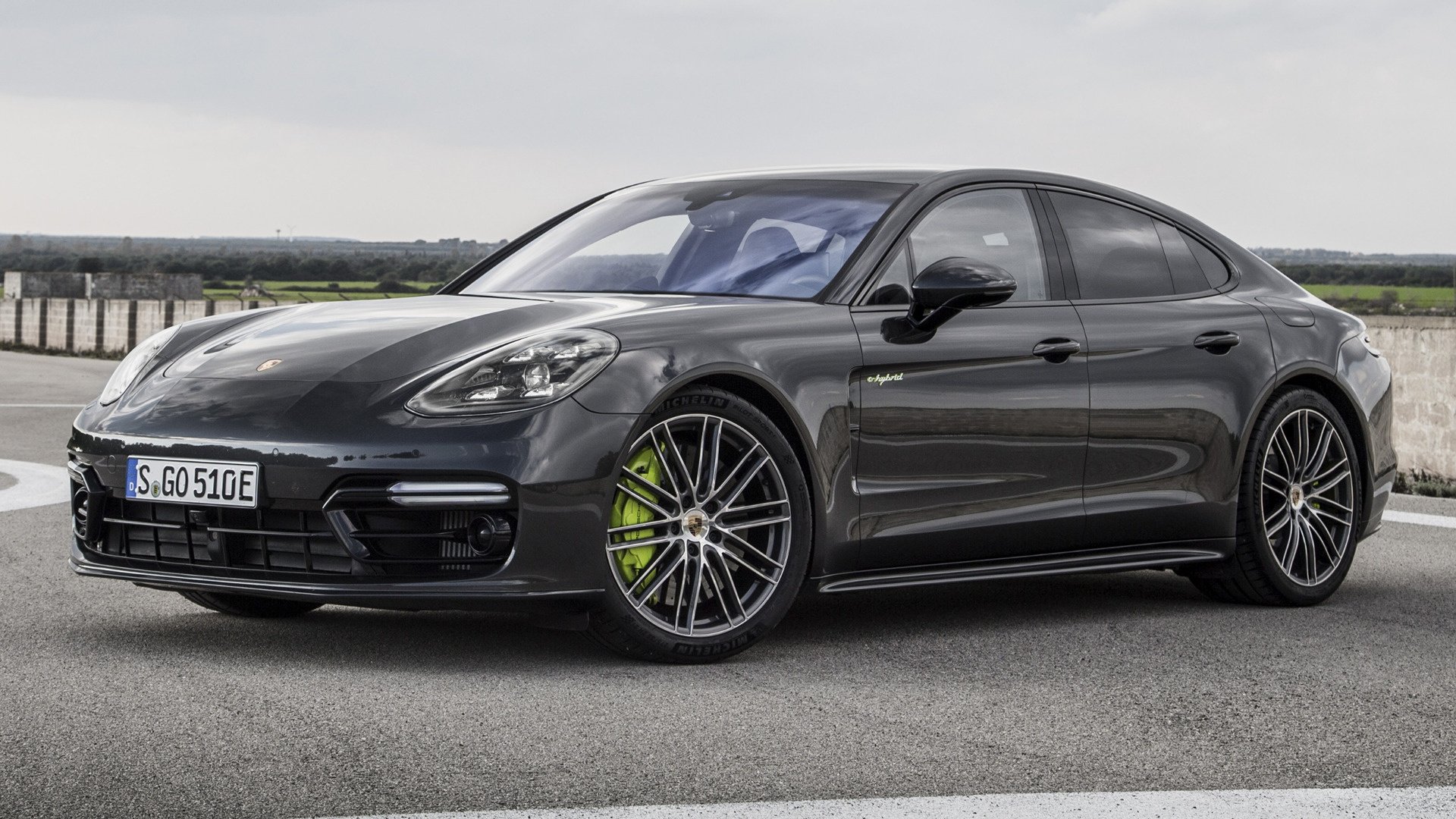 Porsche Panamera Turbo Wallpapers