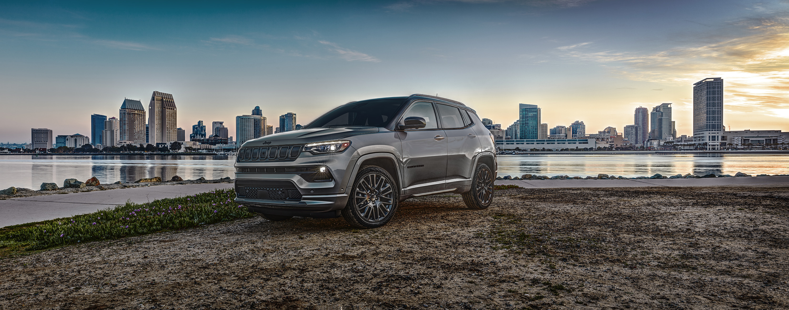 Silver 2022 Jeep Compass Wallpapers