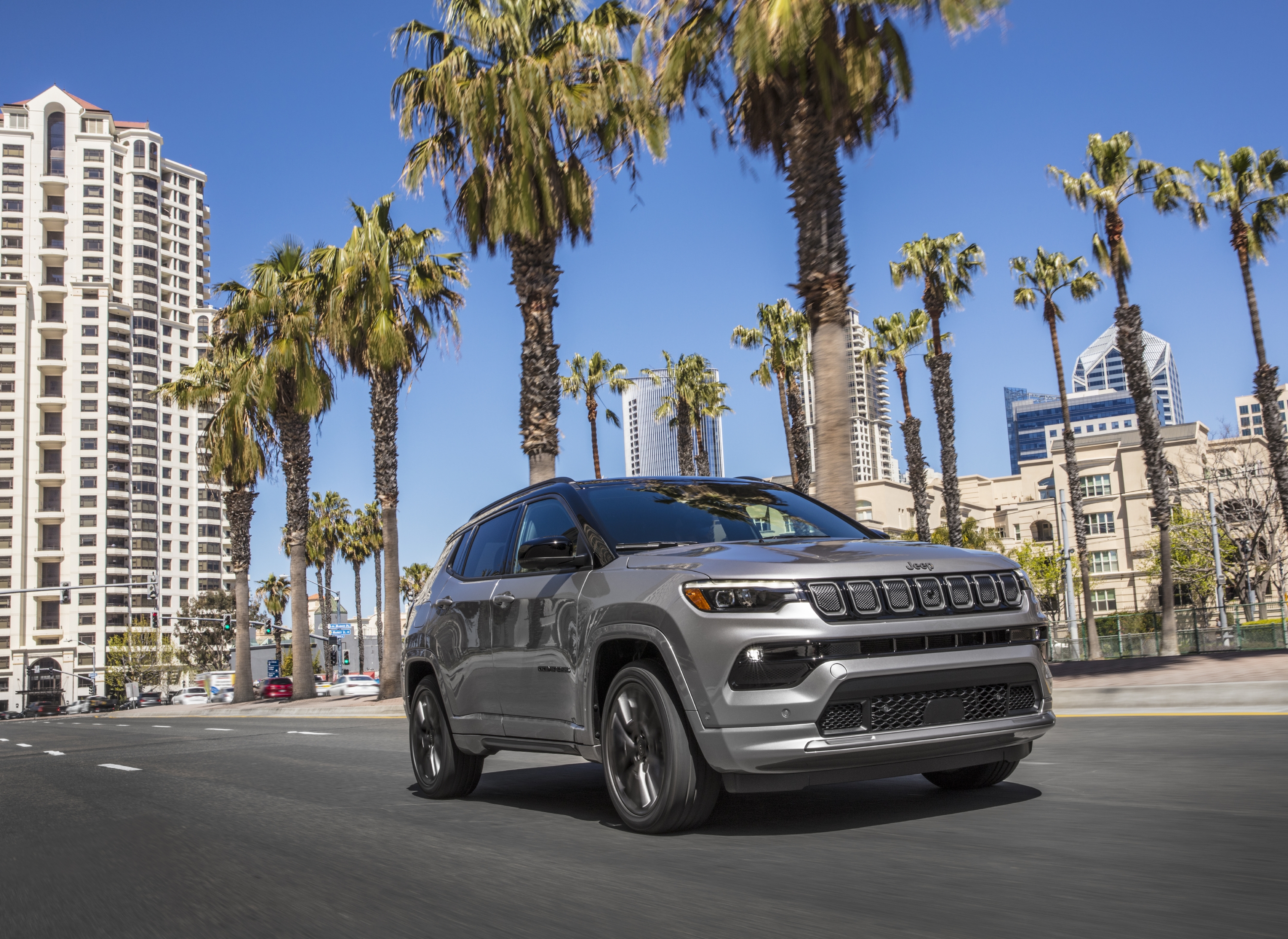 Silver 2022 Jeep Compass Wallpapers