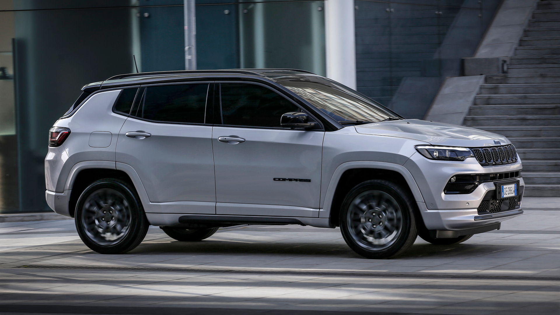 Silver 2022 Jeep Compass Wallpapers