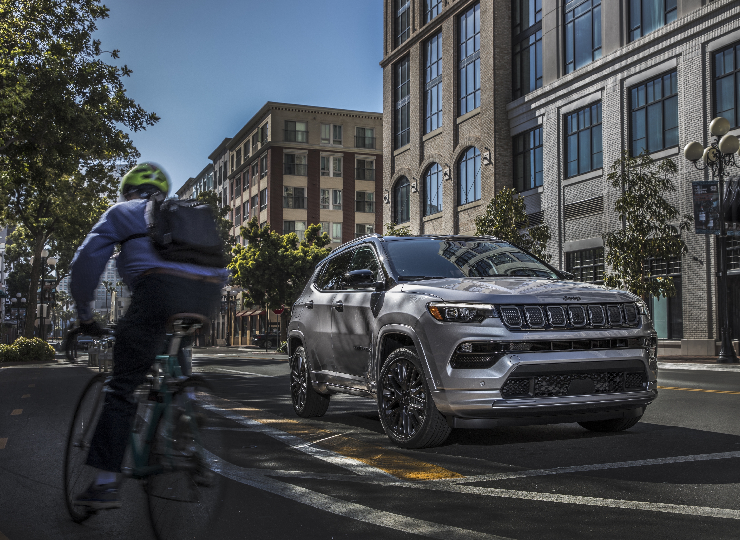 Silver 2022 Jeep Compass Wallpapers