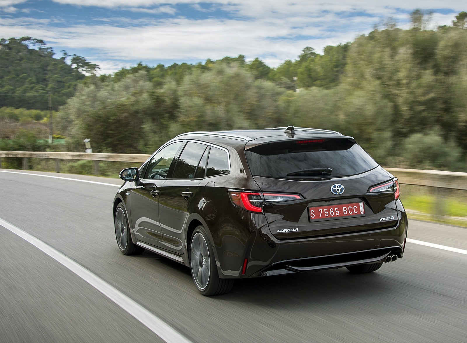 Toyota Corolla Touring Sports Hybrid Wallpapers