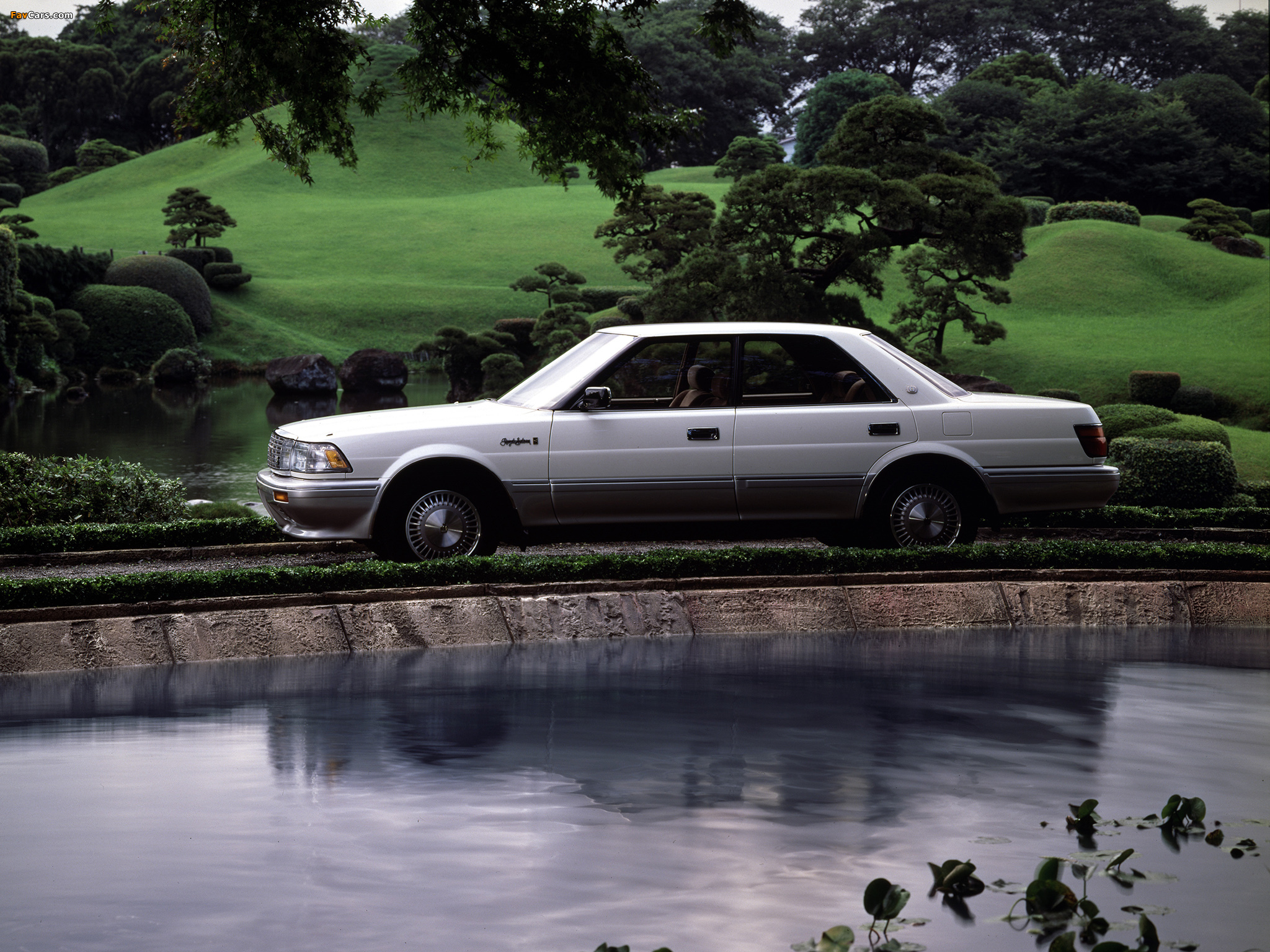 Toyota Crown Royal Saloon Wallpapers