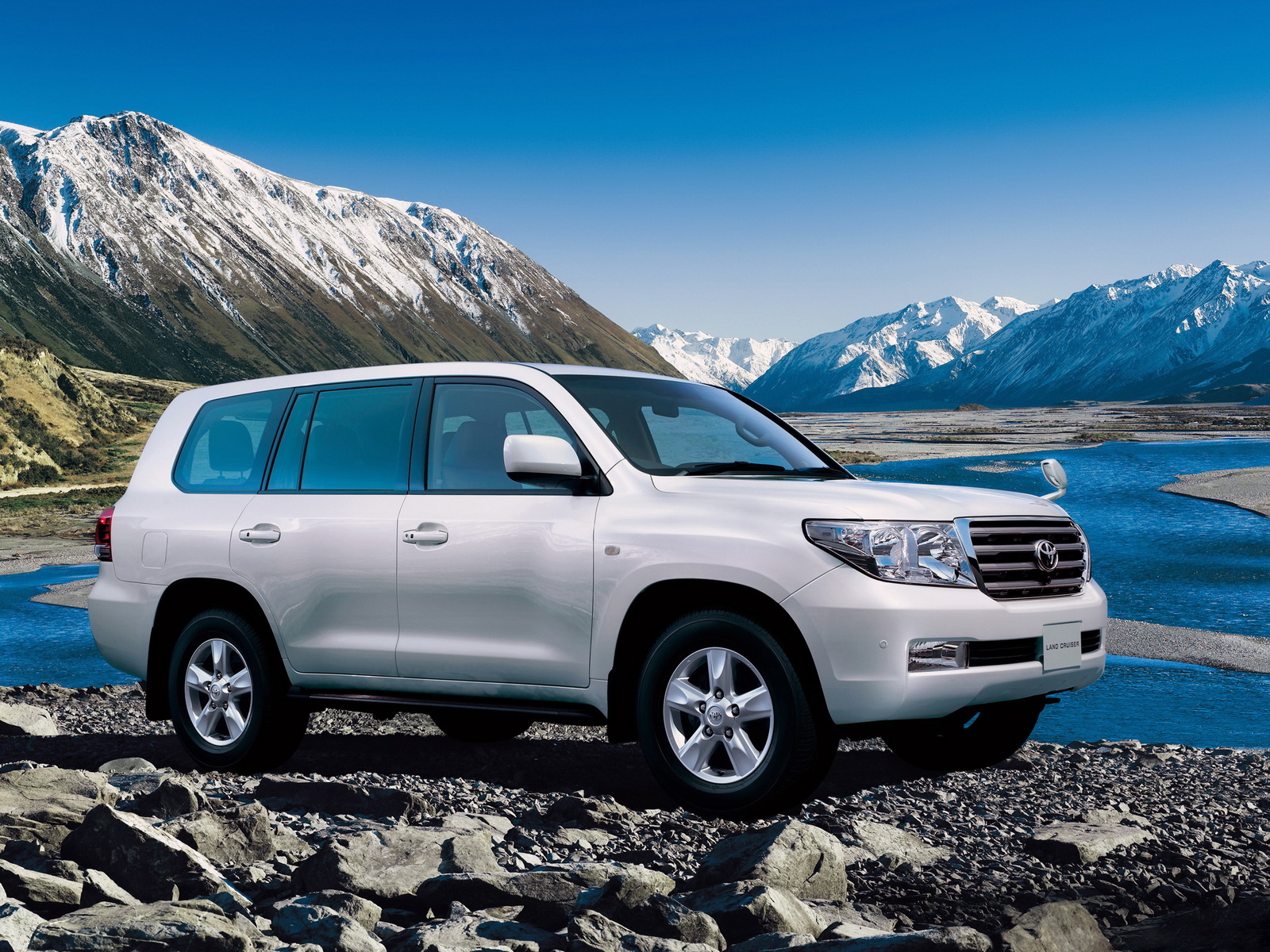 Toyota Land Cruiser 2017 Wallpapers