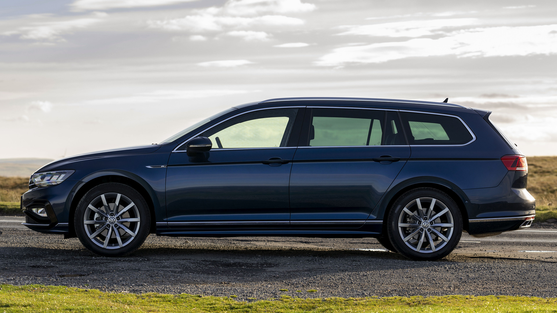 Volkswagen Passat Estate R-Line Wallpapers