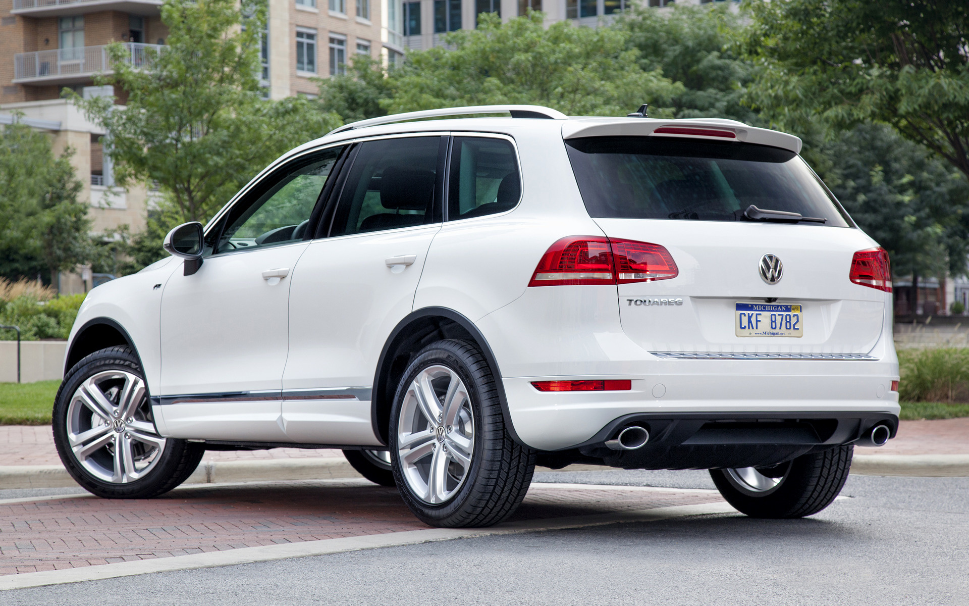 Volkswagen Touareg R-Line Wallpapers