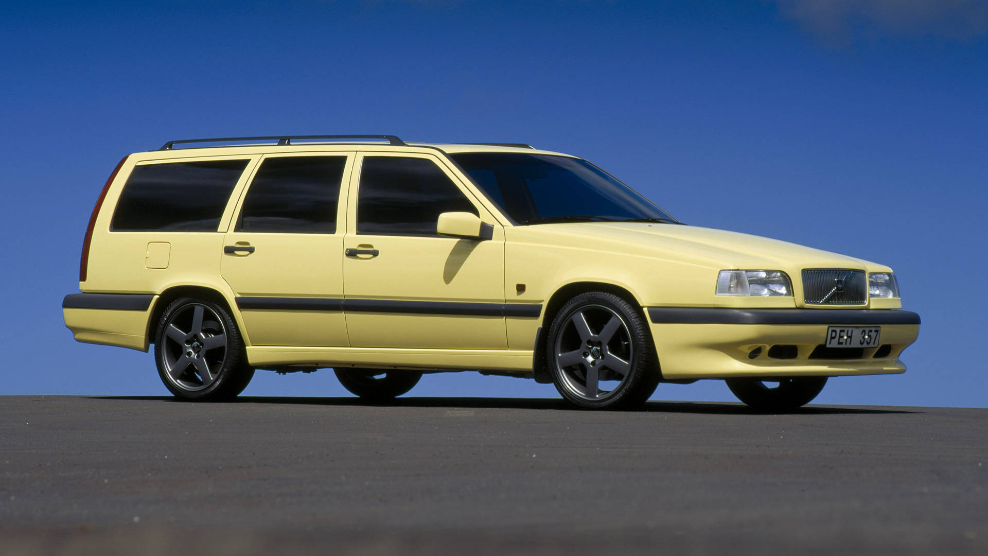 Volvo 300 Series Wallpapers