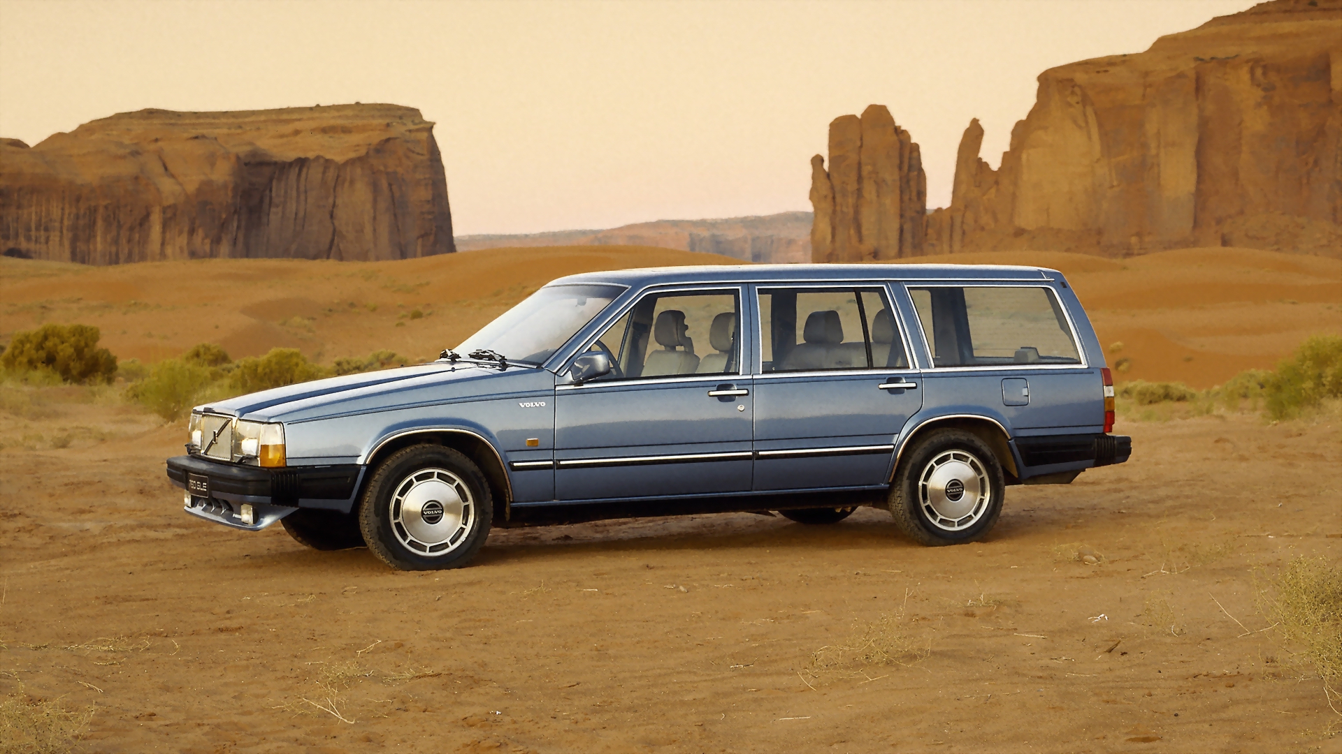 Volvo 700 Series Wallpapers