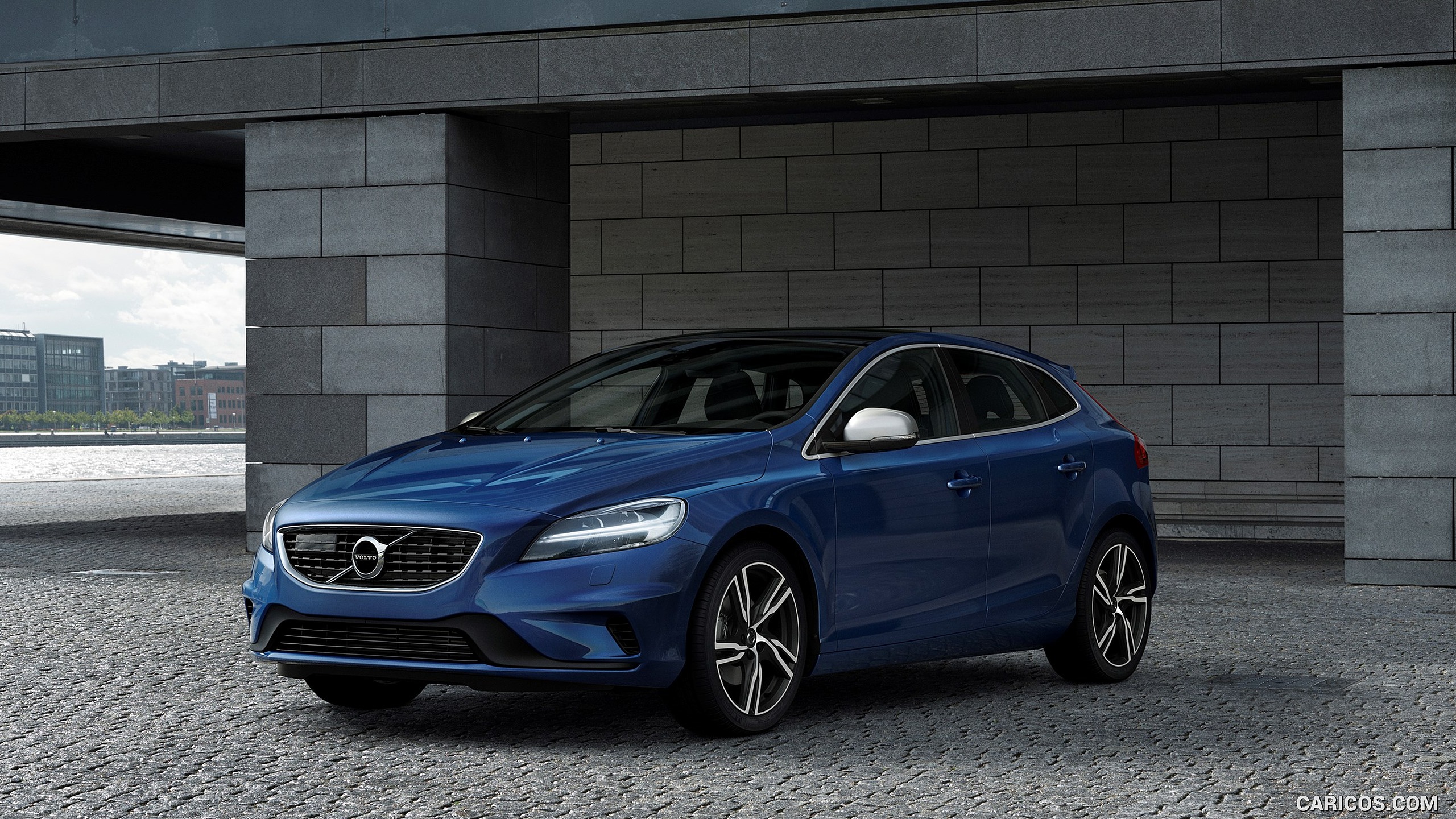 Volvo V40 Wallpapers