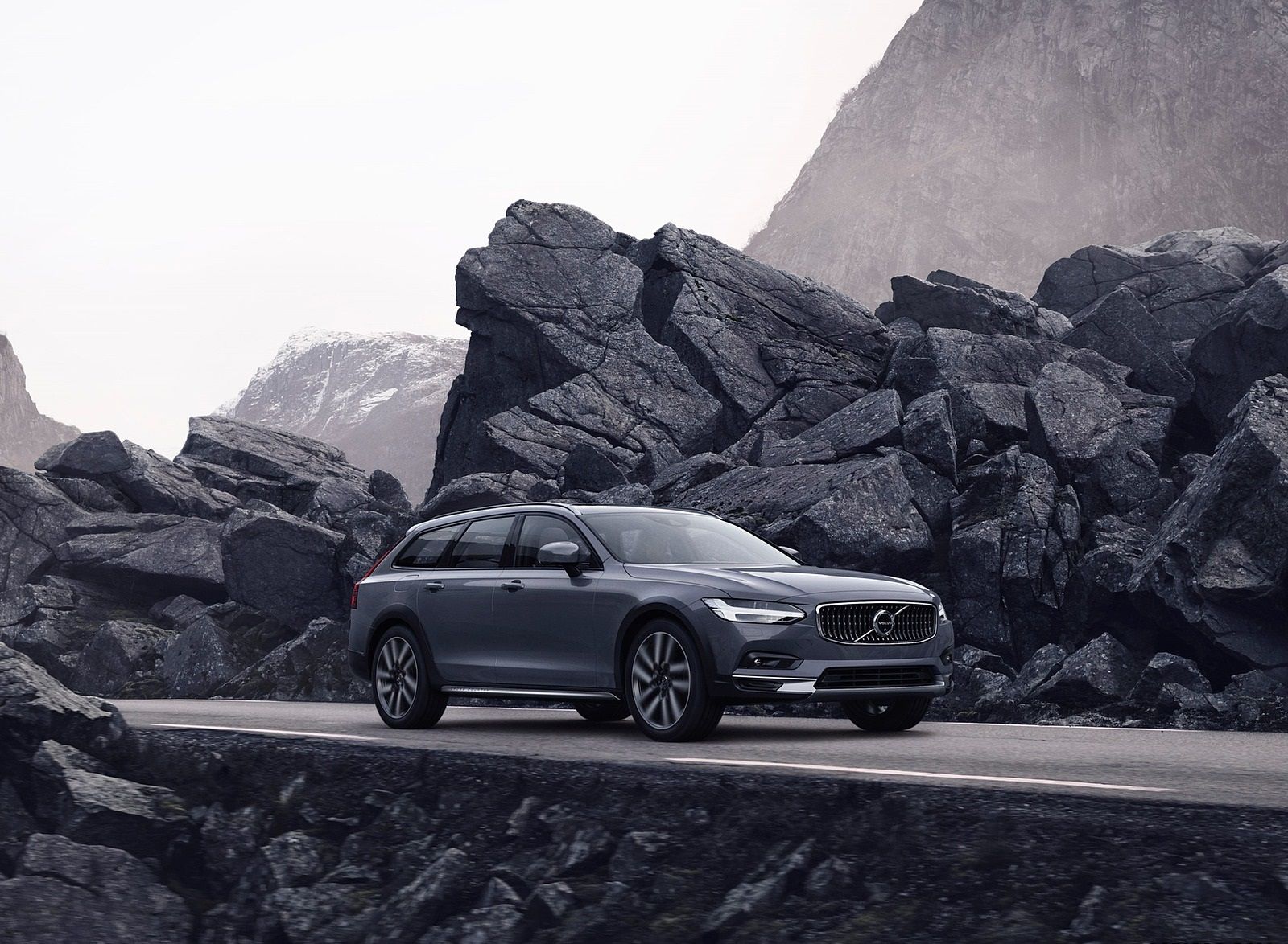 Volvo V90 Cross Country Wallpapers