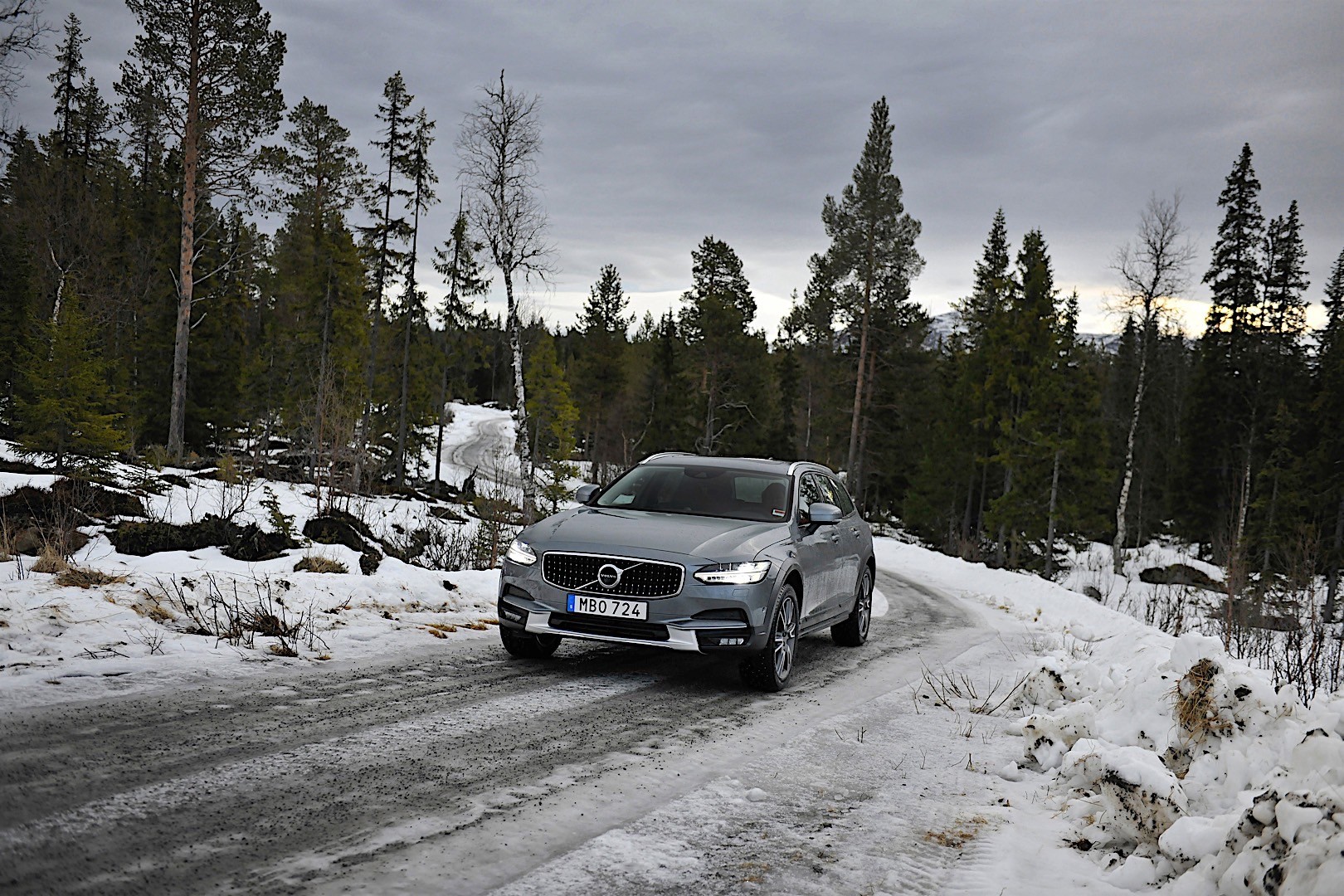 Volvo V90 Cross Country Wallpapers