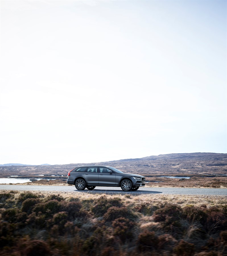 Volvo V90 Cross Country Wallpapers