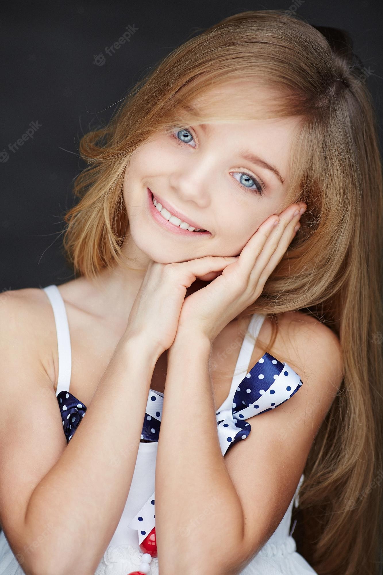 Cute Little Girl Blonde Eyes
 Wallpapers