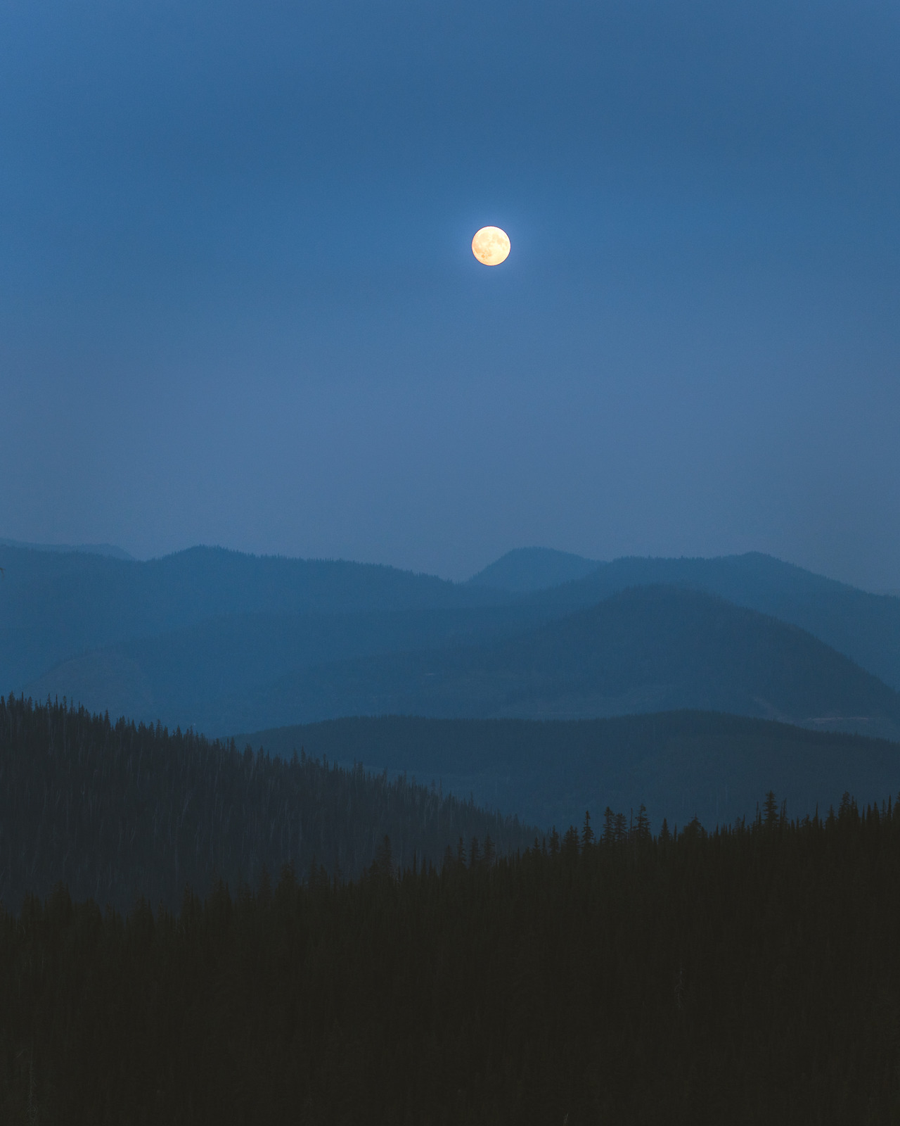 Man Watching Moon Rising Over Mountains
 Wallpapers