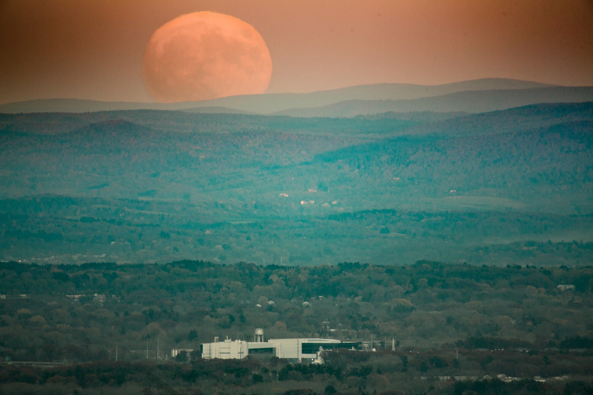 Man Watching Moon Rising Over Mountains
 Wallpapers