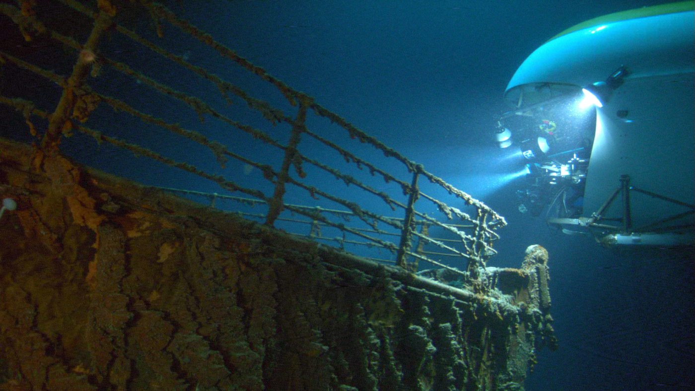 Ship And Town Underwater
 Wallpapers