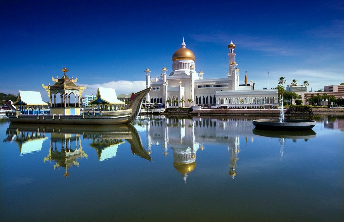 Sultan Omar Ali Saifuddin Mosque Wallpapers