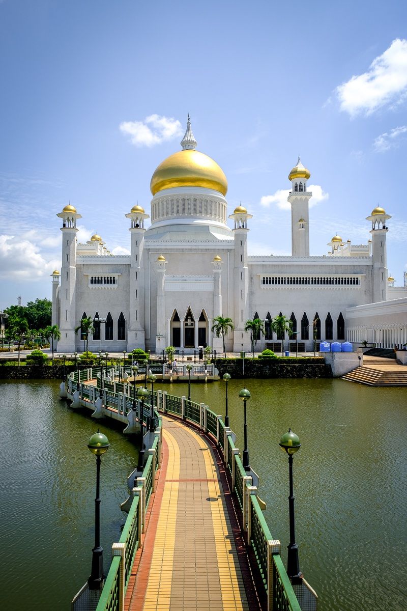 Sultan Omar Ali Saifuddin Mosque Wallpapers