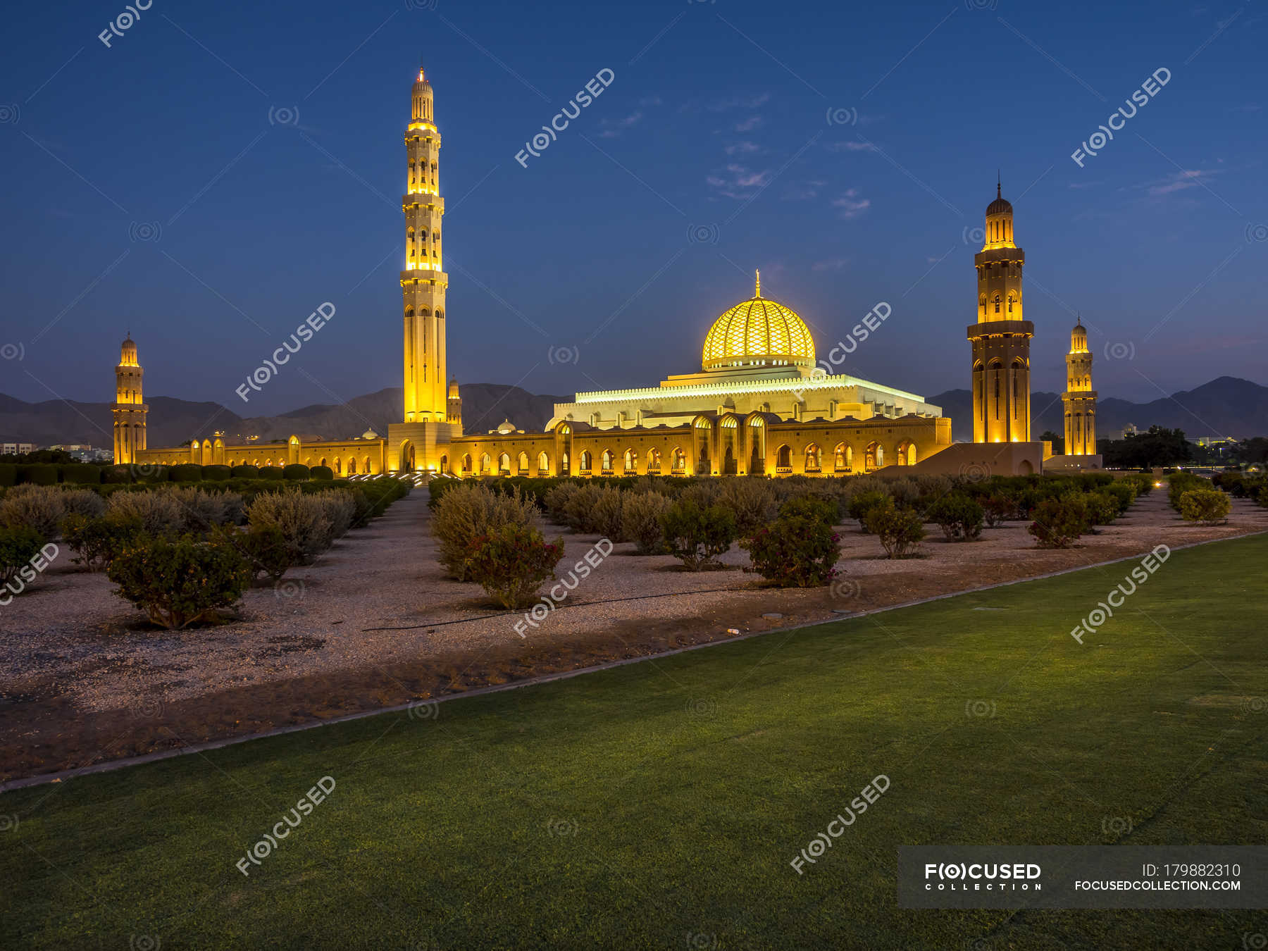 Sultan Qaboos Grand Mosque Wallpapers