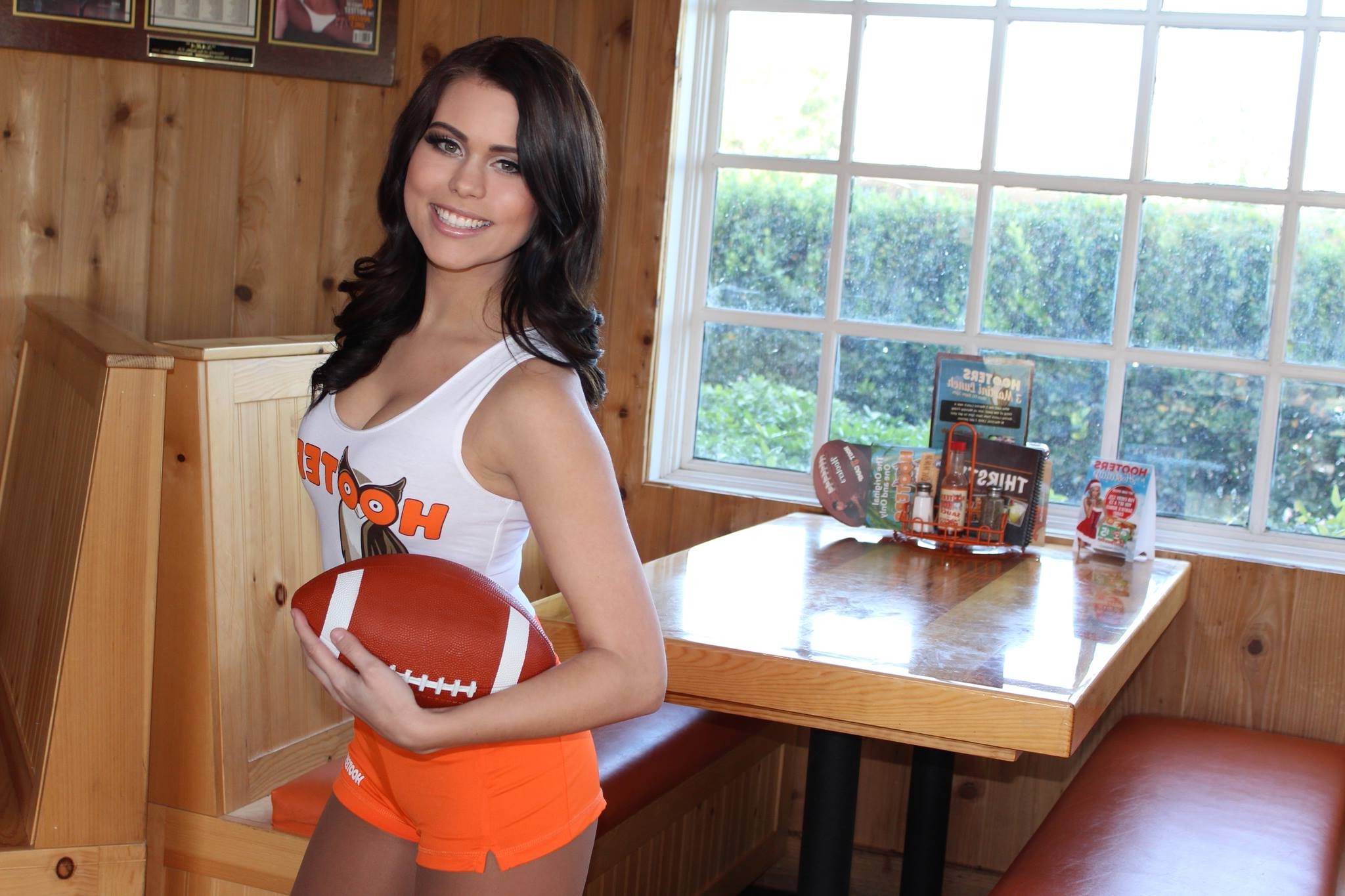 Hooters Wallpapers