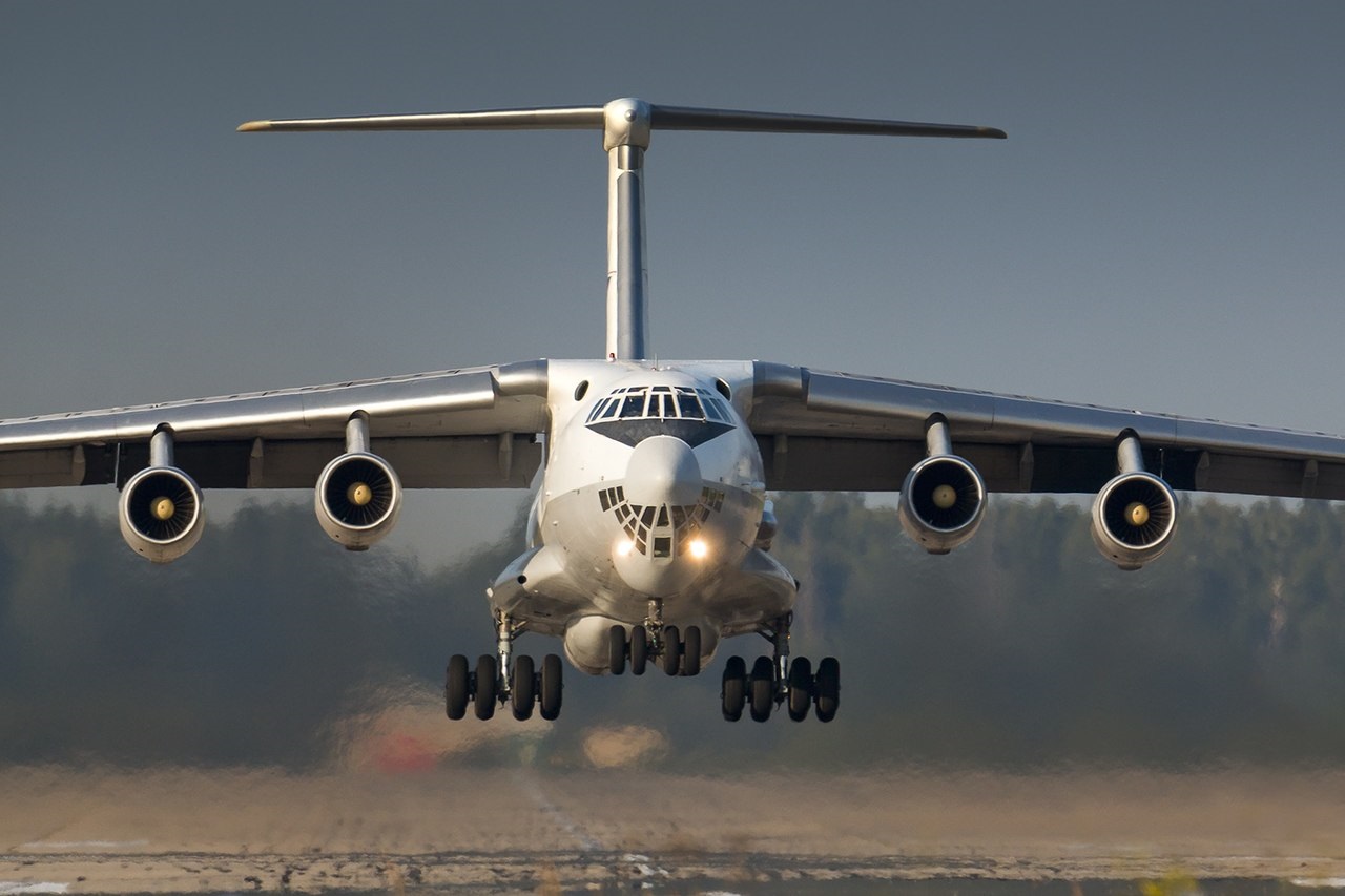 Ilyushin Il-78 Wallpapers