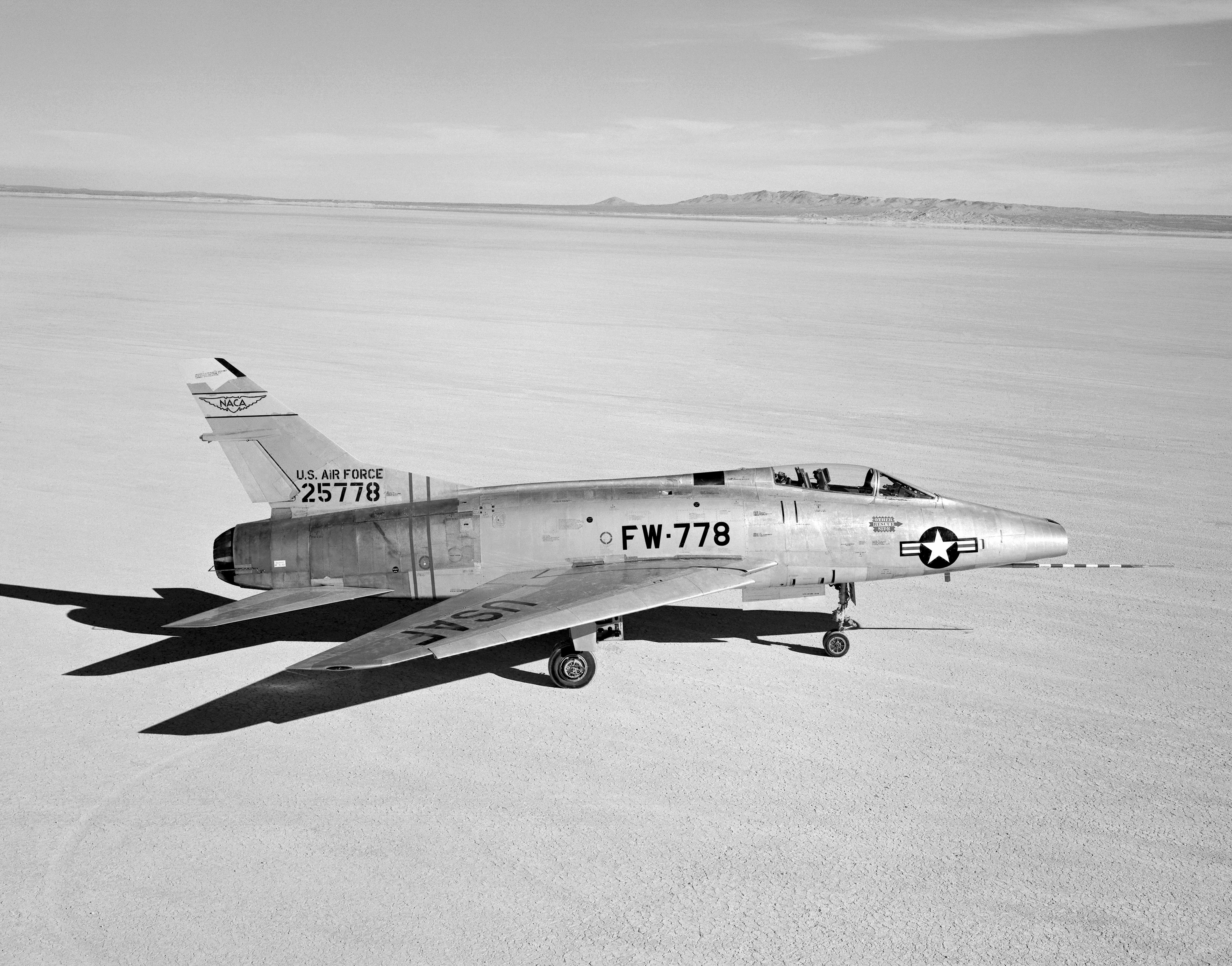 North American F-100 Super Sabre Wallpapers