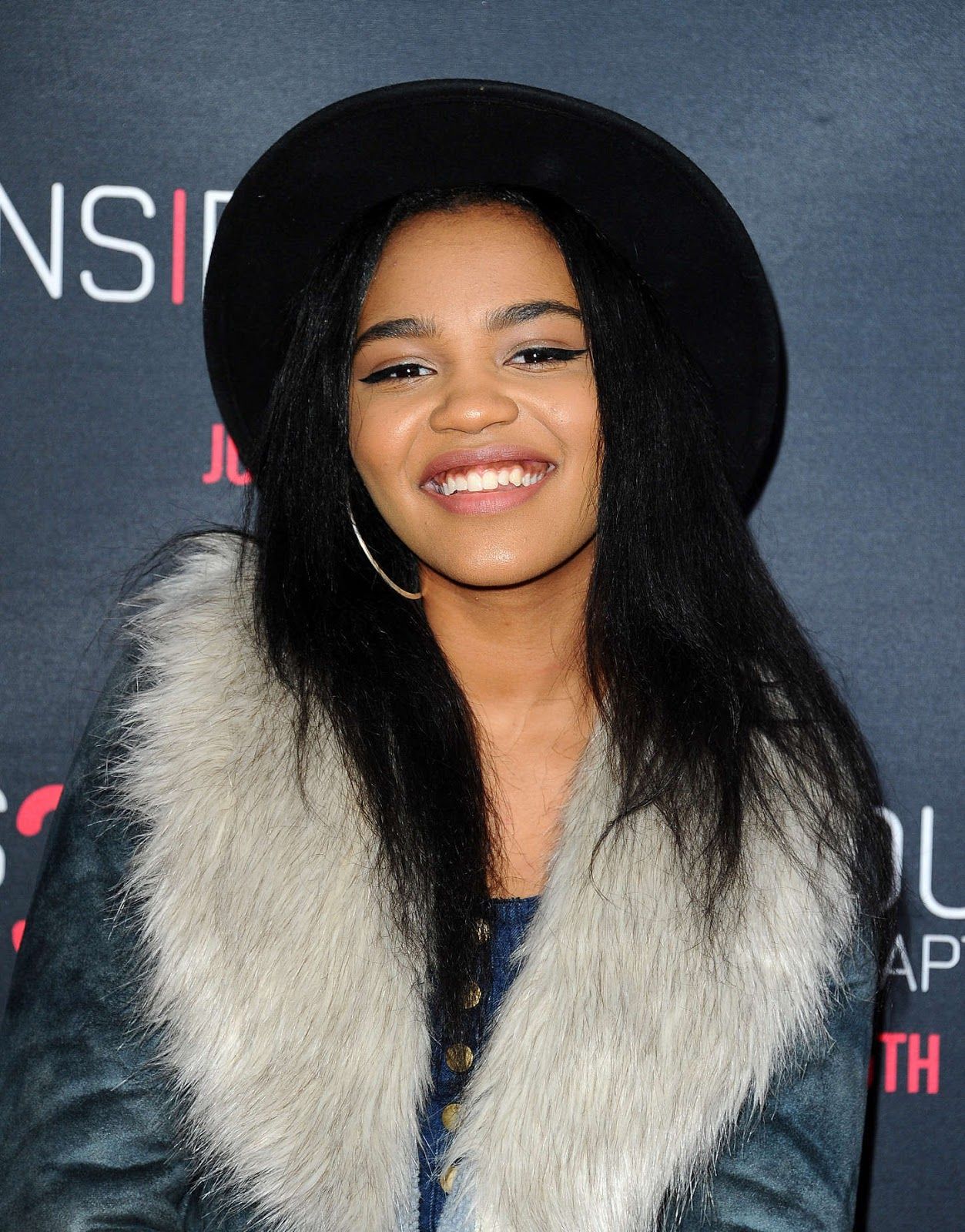 China Anne Mcclain As Lightning Wallpapers