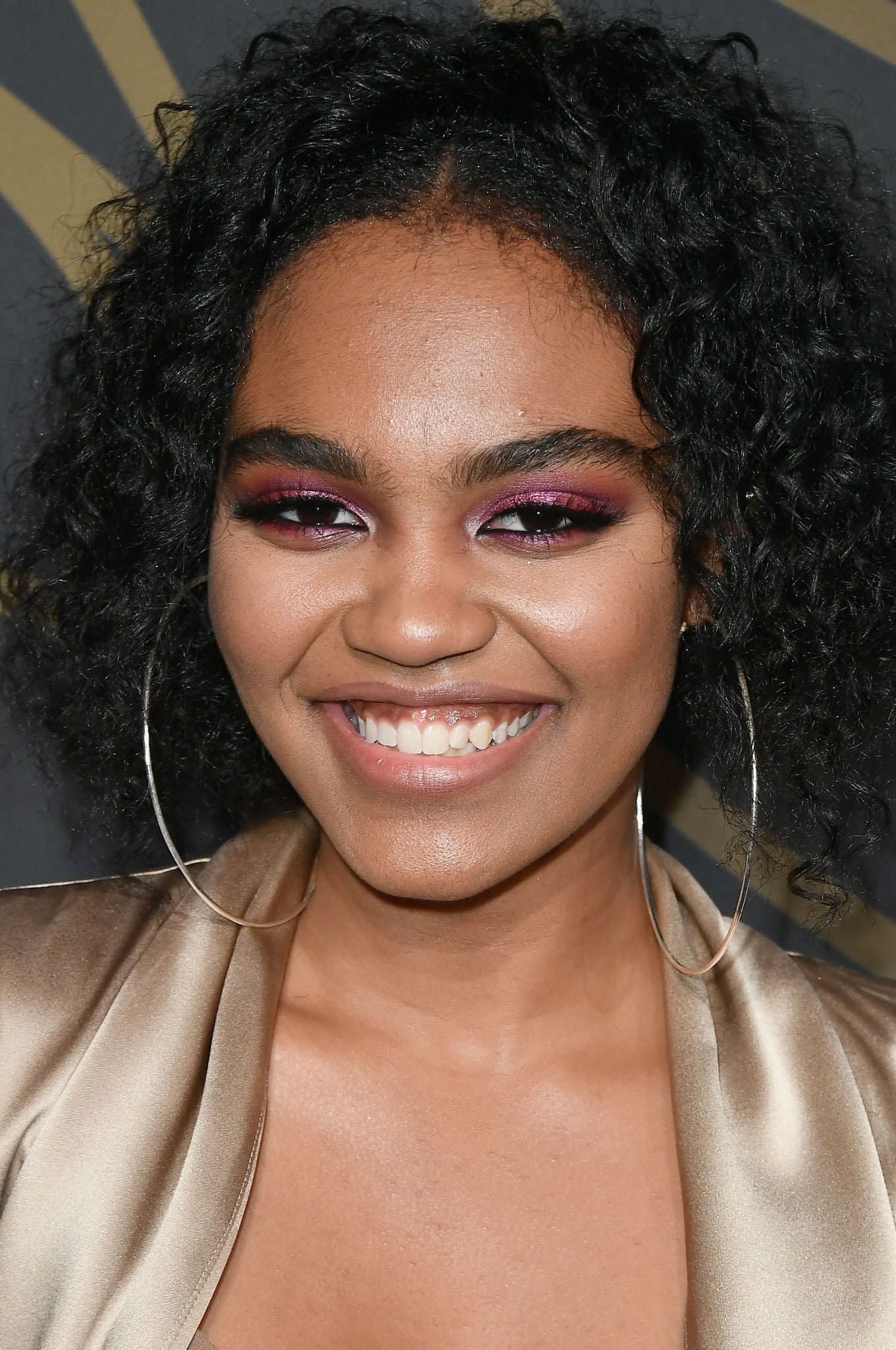 China Anne Mcclain As Lightning Wallpapers