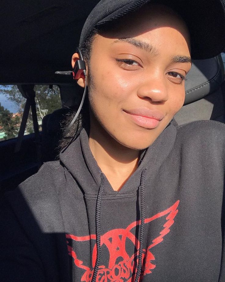 China Anne Mcclain As Lightning Wallpapers