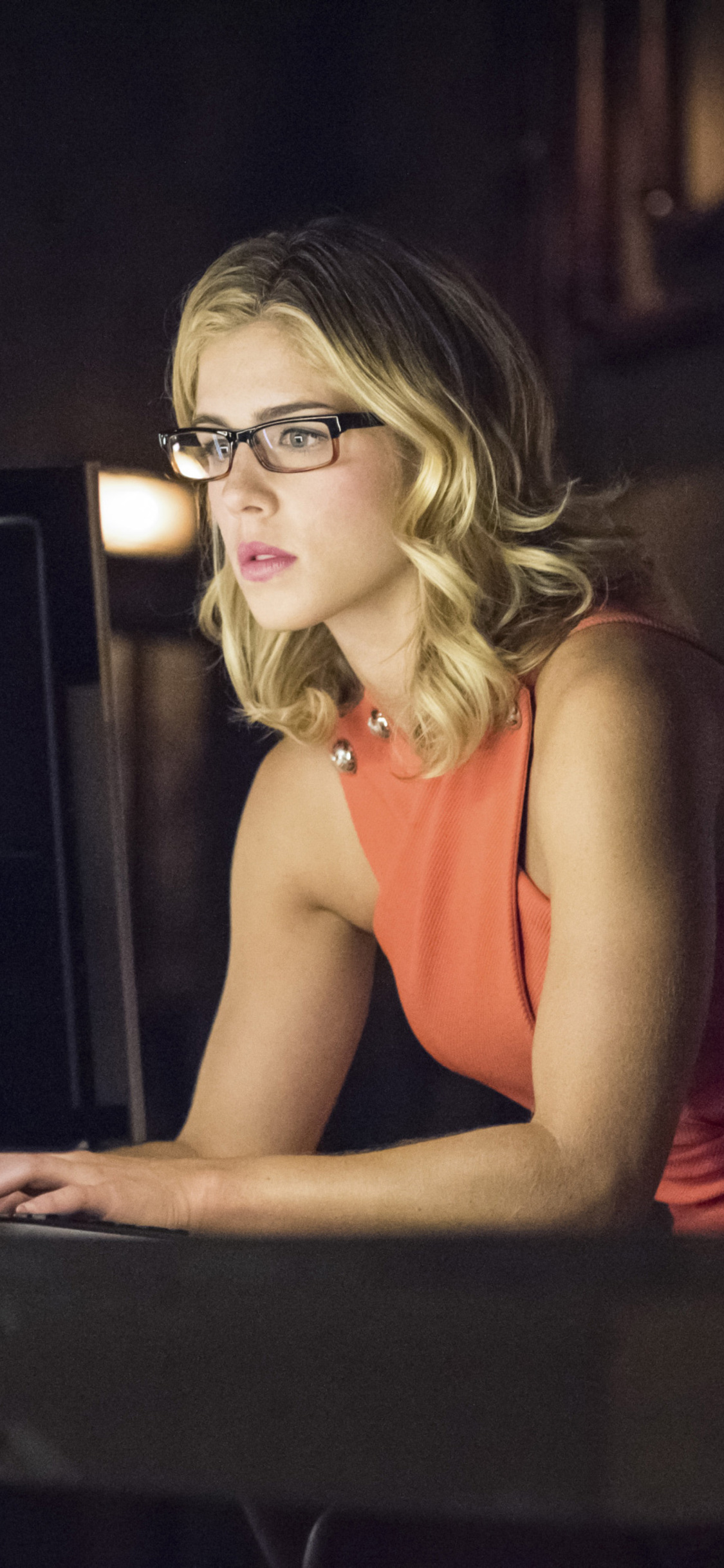 Emily Bett Rickards As Felicity Smoak Wallpapers