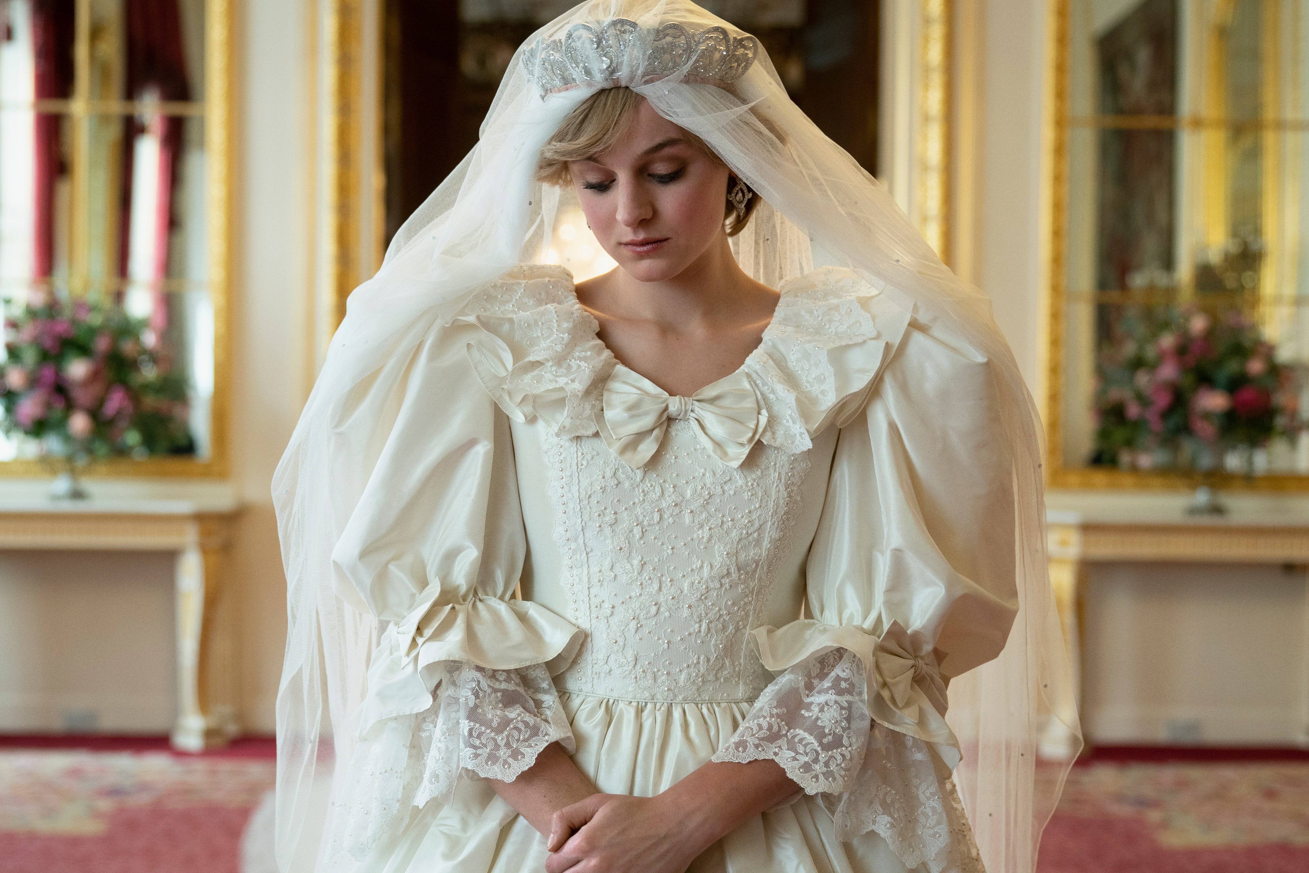 Emma Corrin As Princess Diana Wedding In The Crown Wallpapers