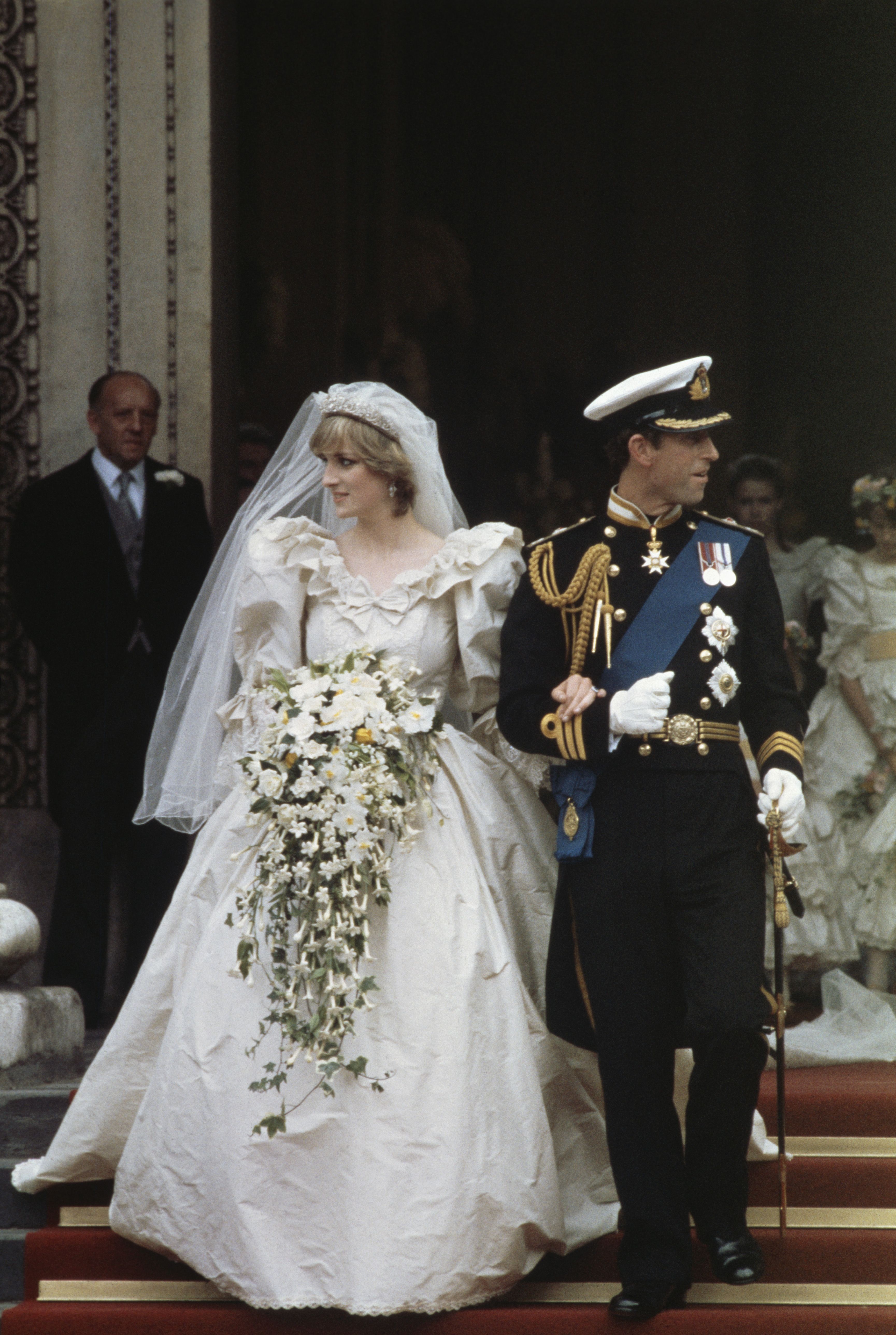 Emma Corrin As Princess Diana Wedding In The Crown Wallpapers