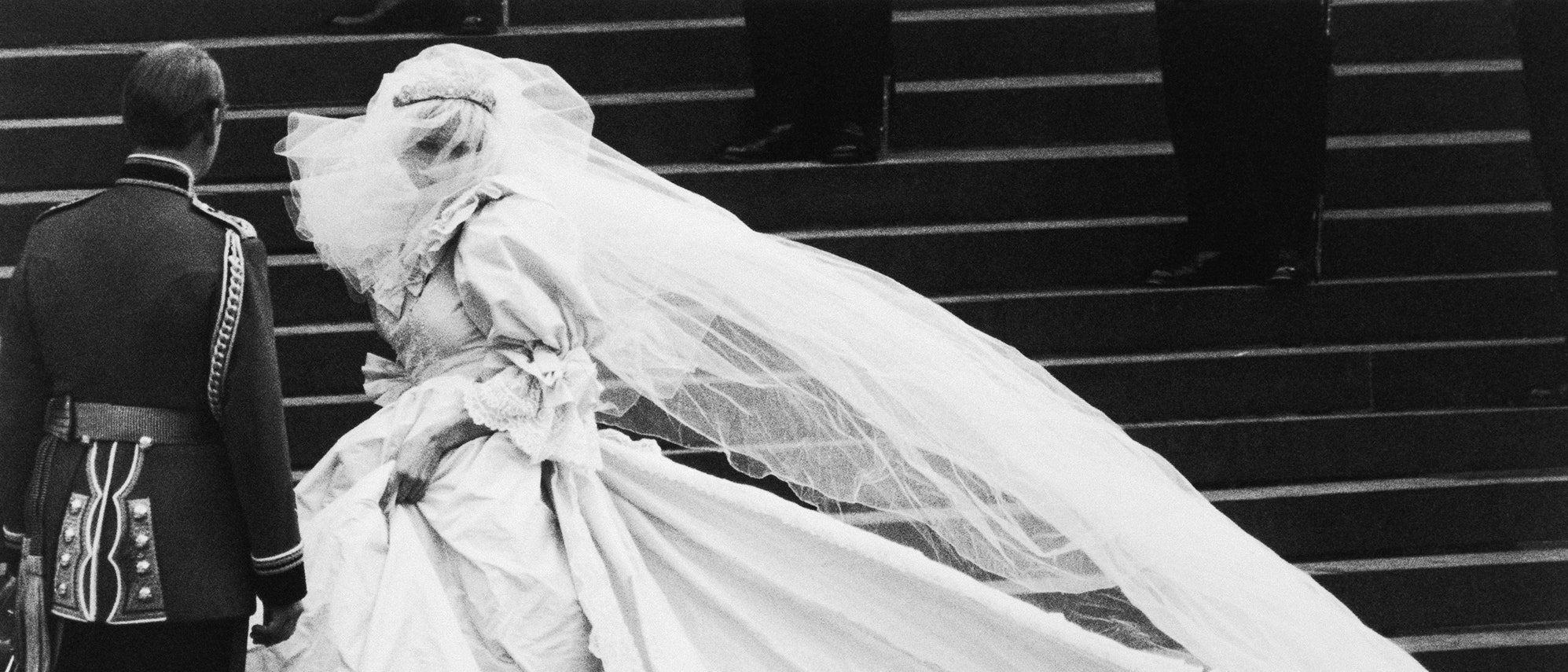 Emma Corrin As Princess Diana Wedding In The Crown Wallpapers