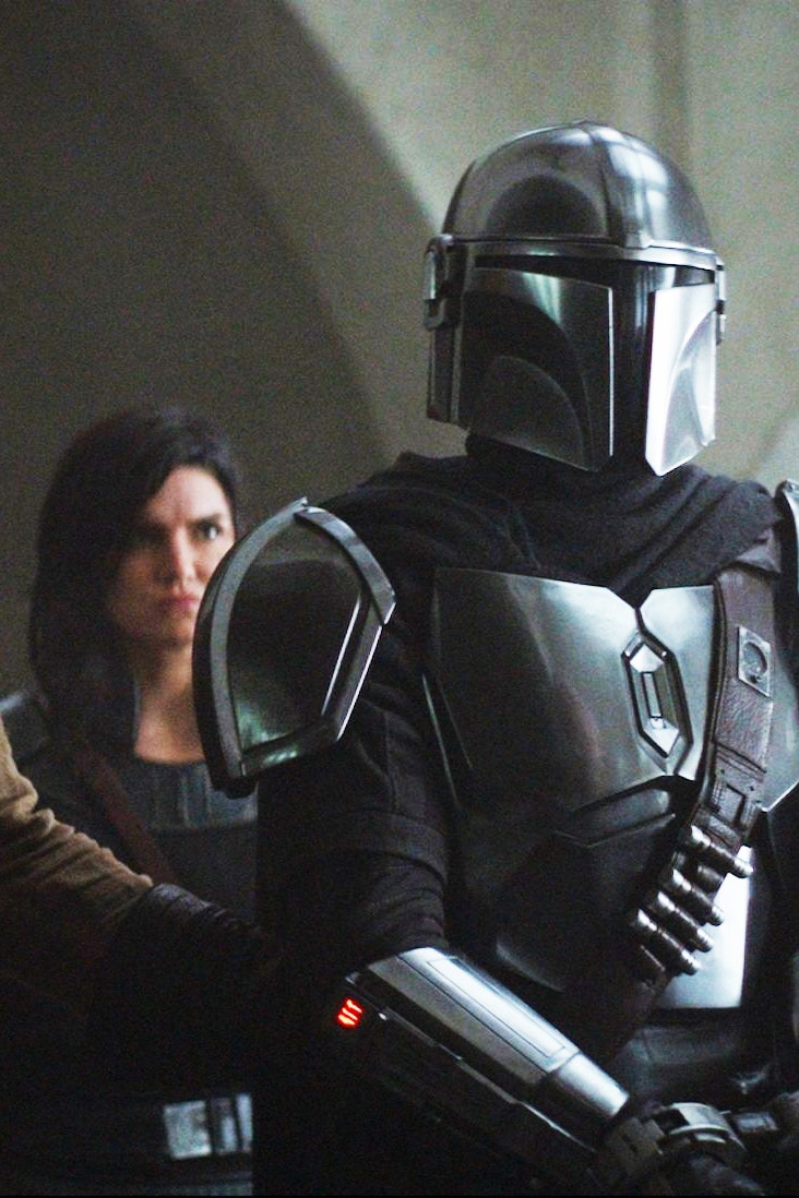 Mandalorian Silver Suit In Season 2 Wallpapers