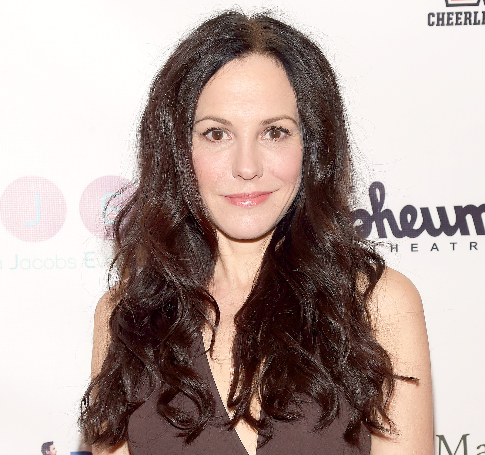 Mary-Louise Parker Weeds Actress Wallpapers