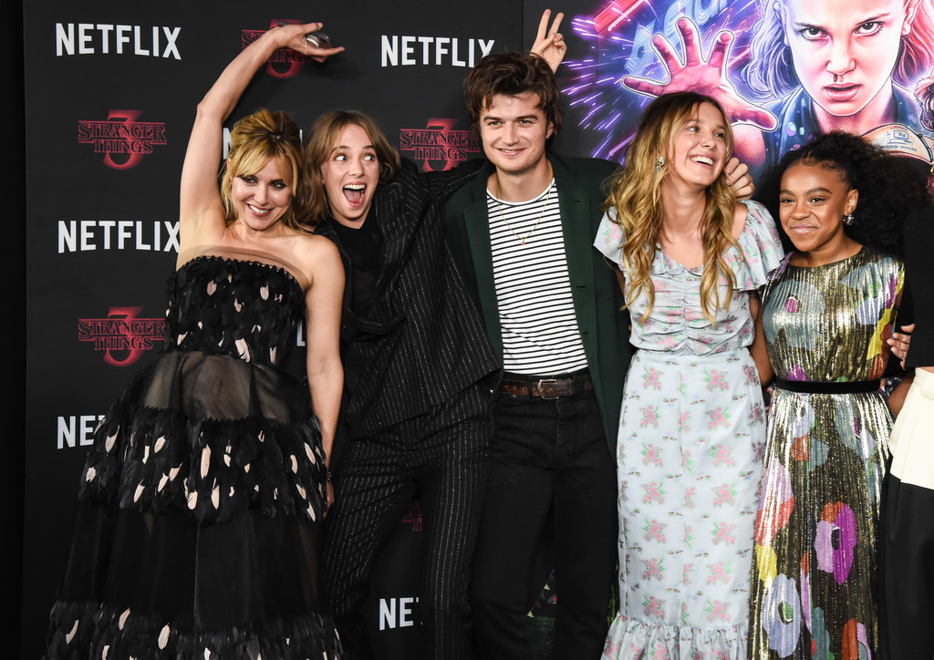 Maya Hawke And Joe Keery Stranger Things 2019 Image Wallpapers