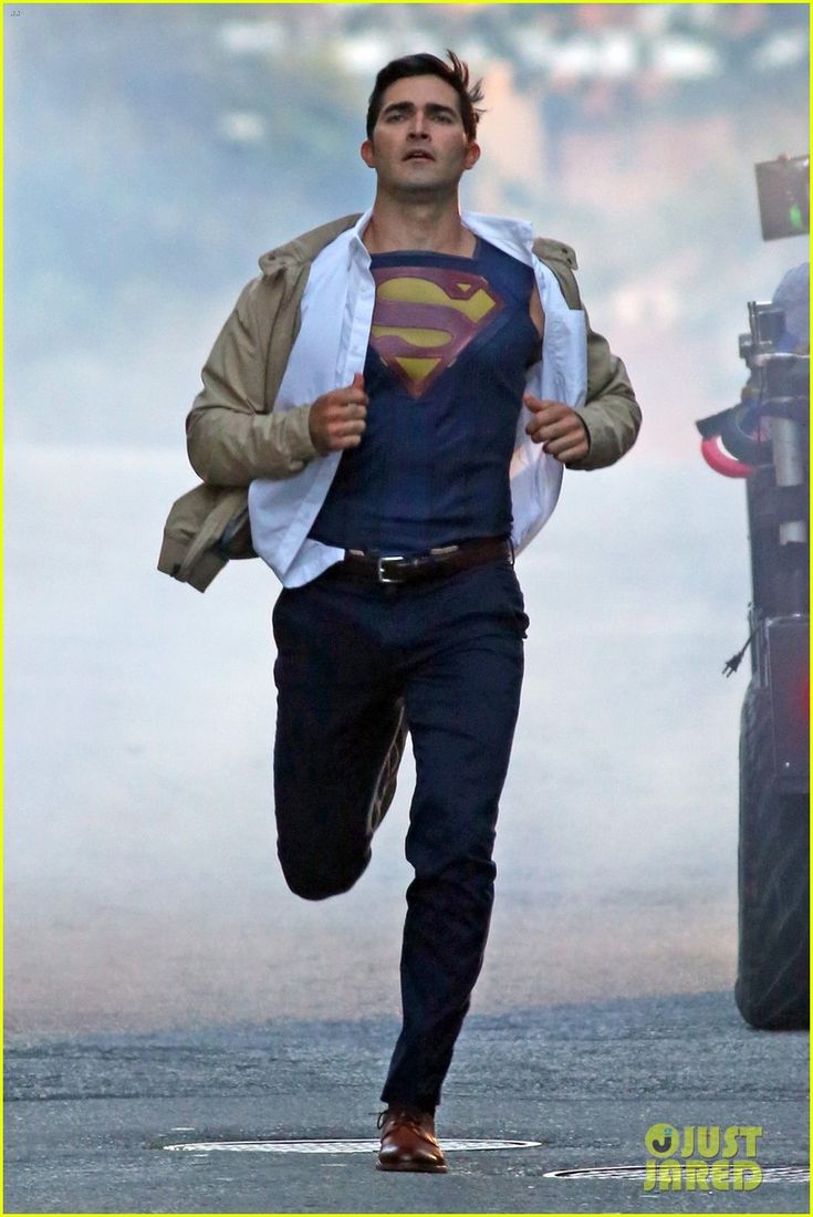 Tyler Hoechlin As Clark Kent Superman Wallpapers