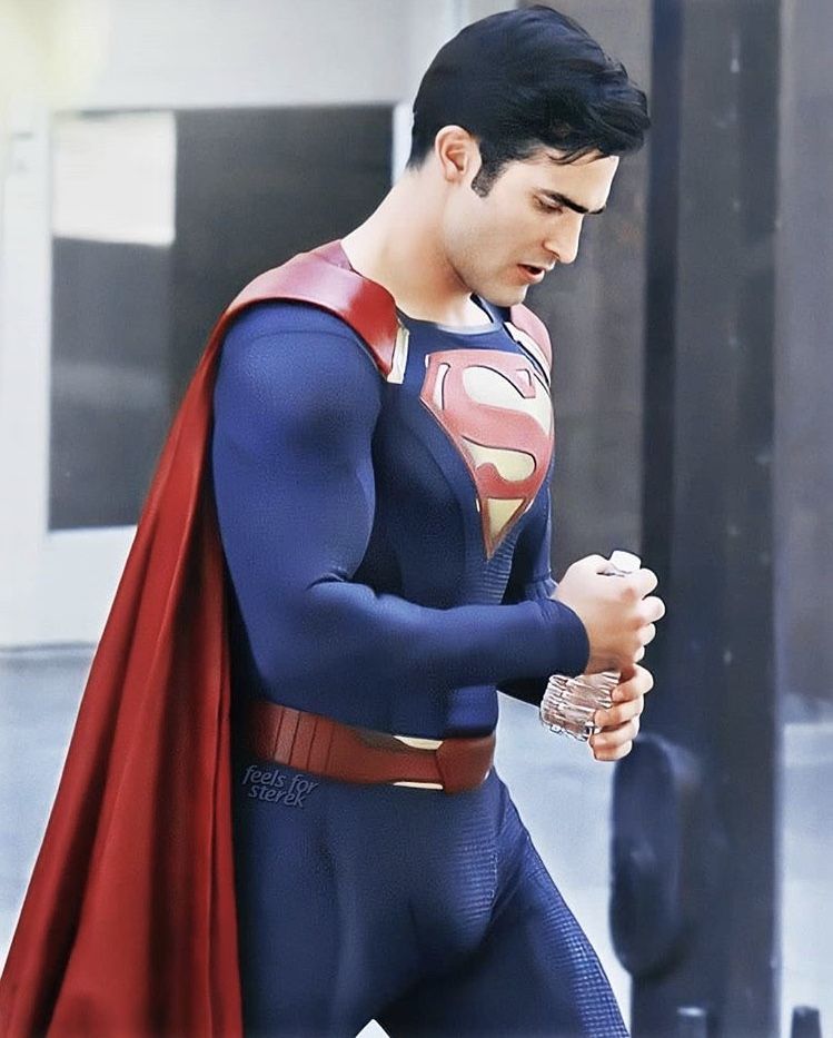 Tyler Hoechlin As Clark Kent Superman Wallpapers