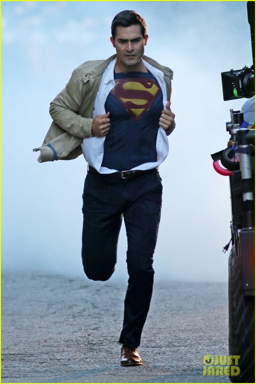 Tyler Hoechlin As Clark Kent Superman Wallpapers